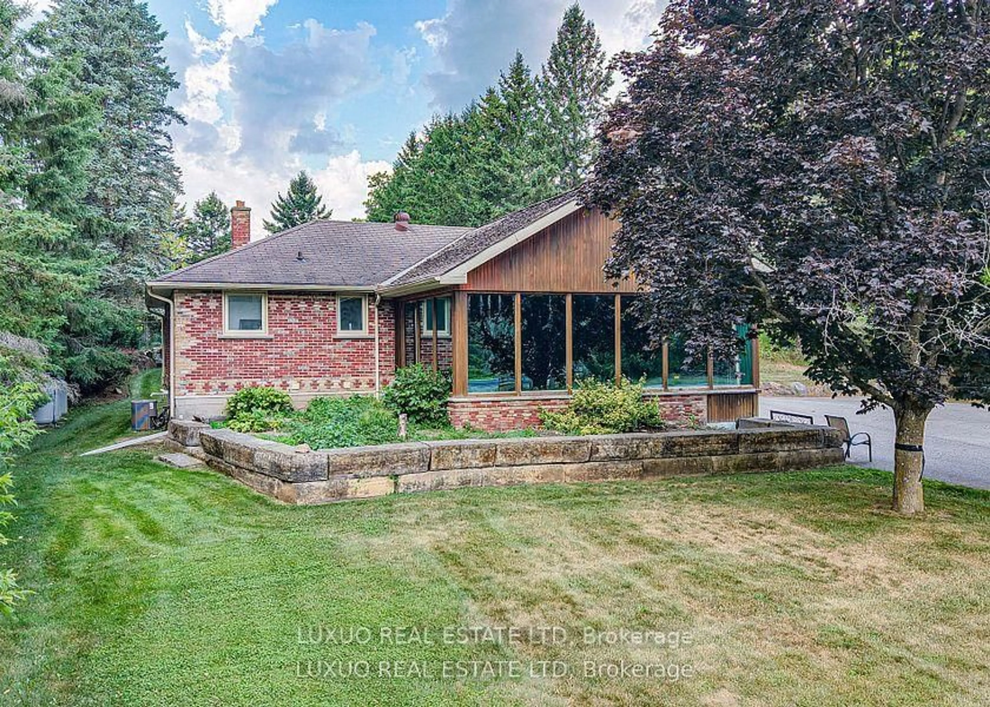 A pic from outside/outdoor area/front of a property/back of a property/a pic from drone, unknown for 14578 Warden Ave, Whitchurch-Stouffville Ontario L4A 7X5