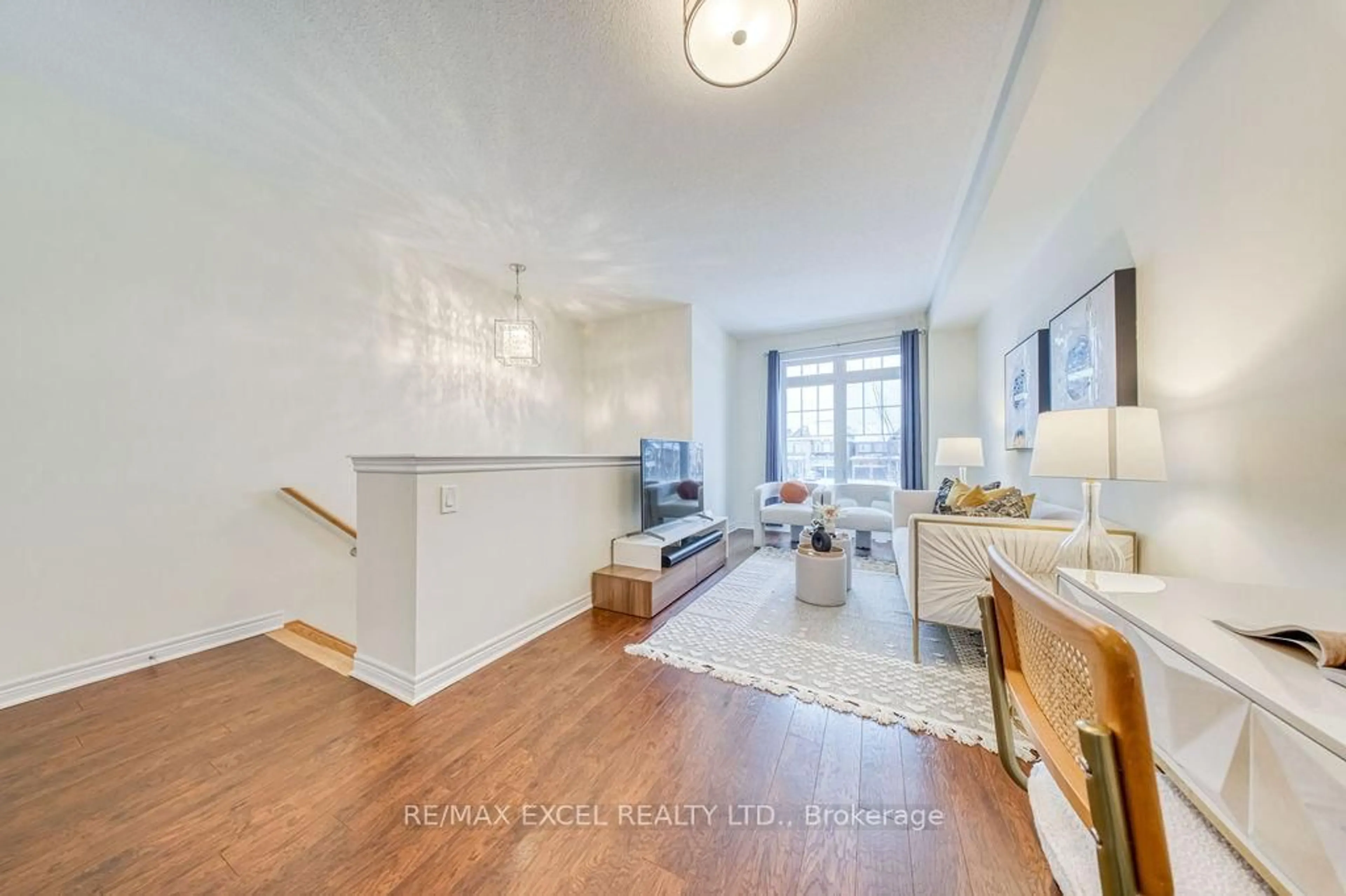 Living room with furniture, unknown for 187 Dundas Way, Markham Ontario L6E 0T1