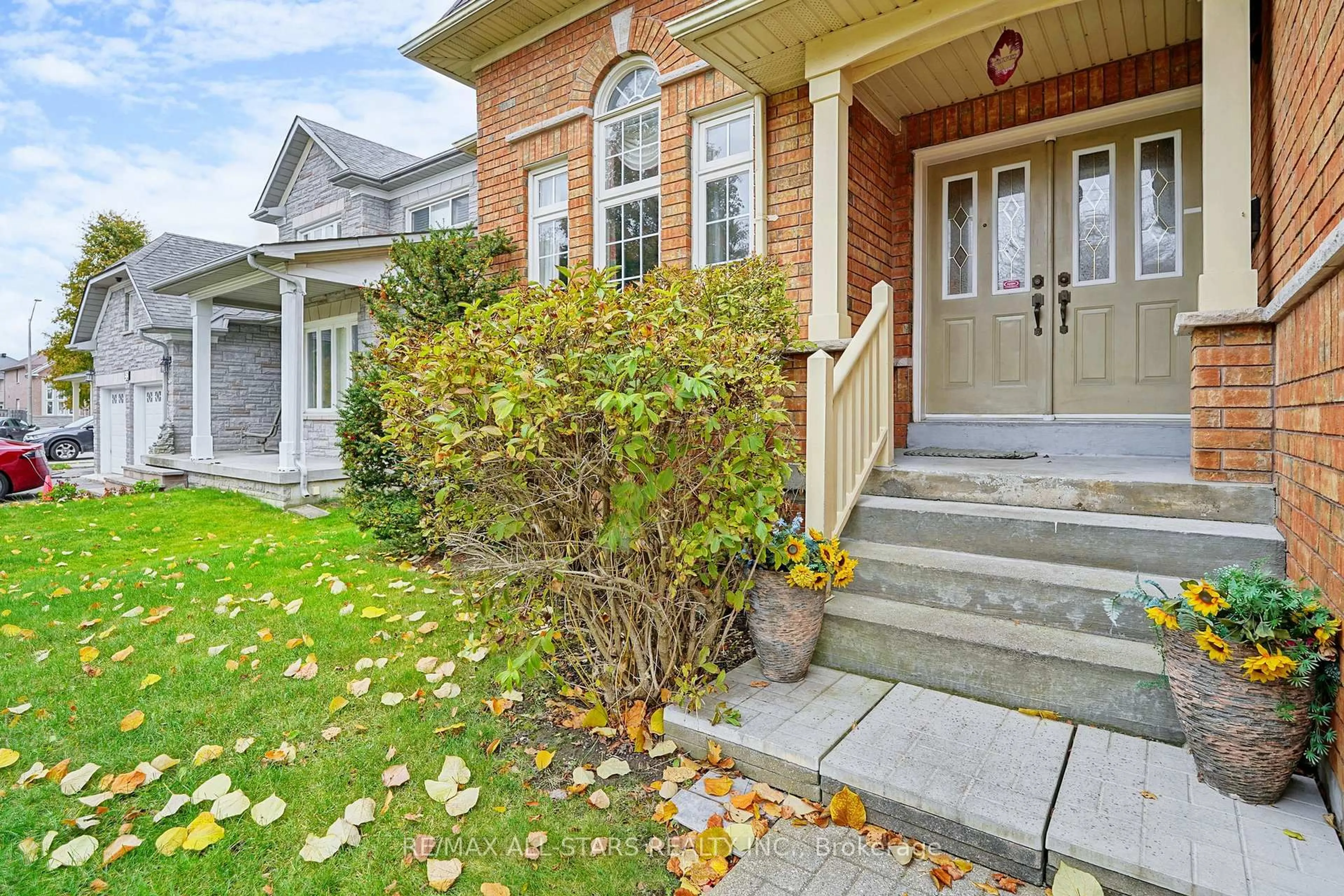 Home with brick exterior material, street for 54 Bretton Circ, Markham Ontario L3S 3R1