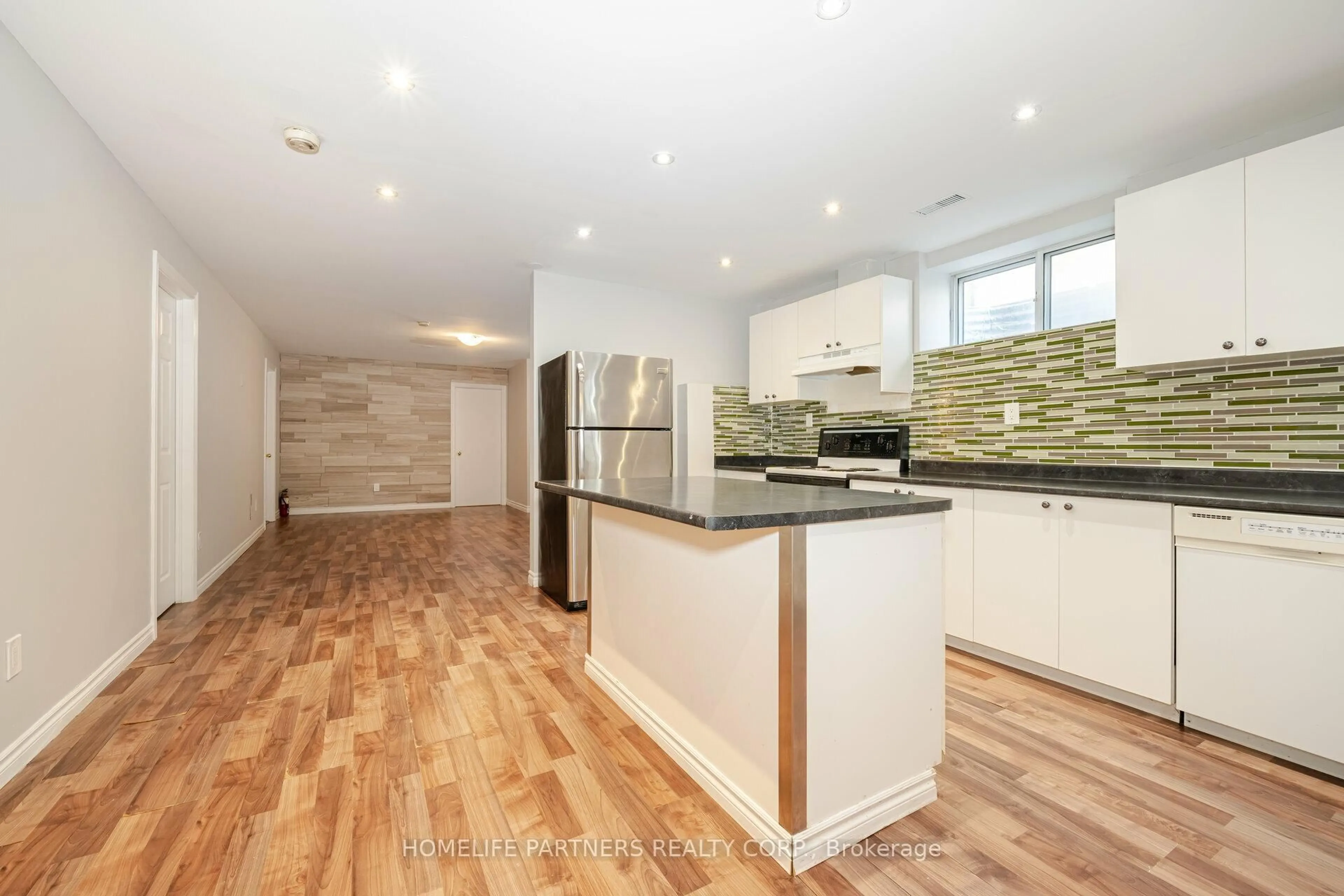 Open concept kitchen, wood/laminate floor for 7930 Kipling Ave, Vaughan Ontario L4L 1Z5