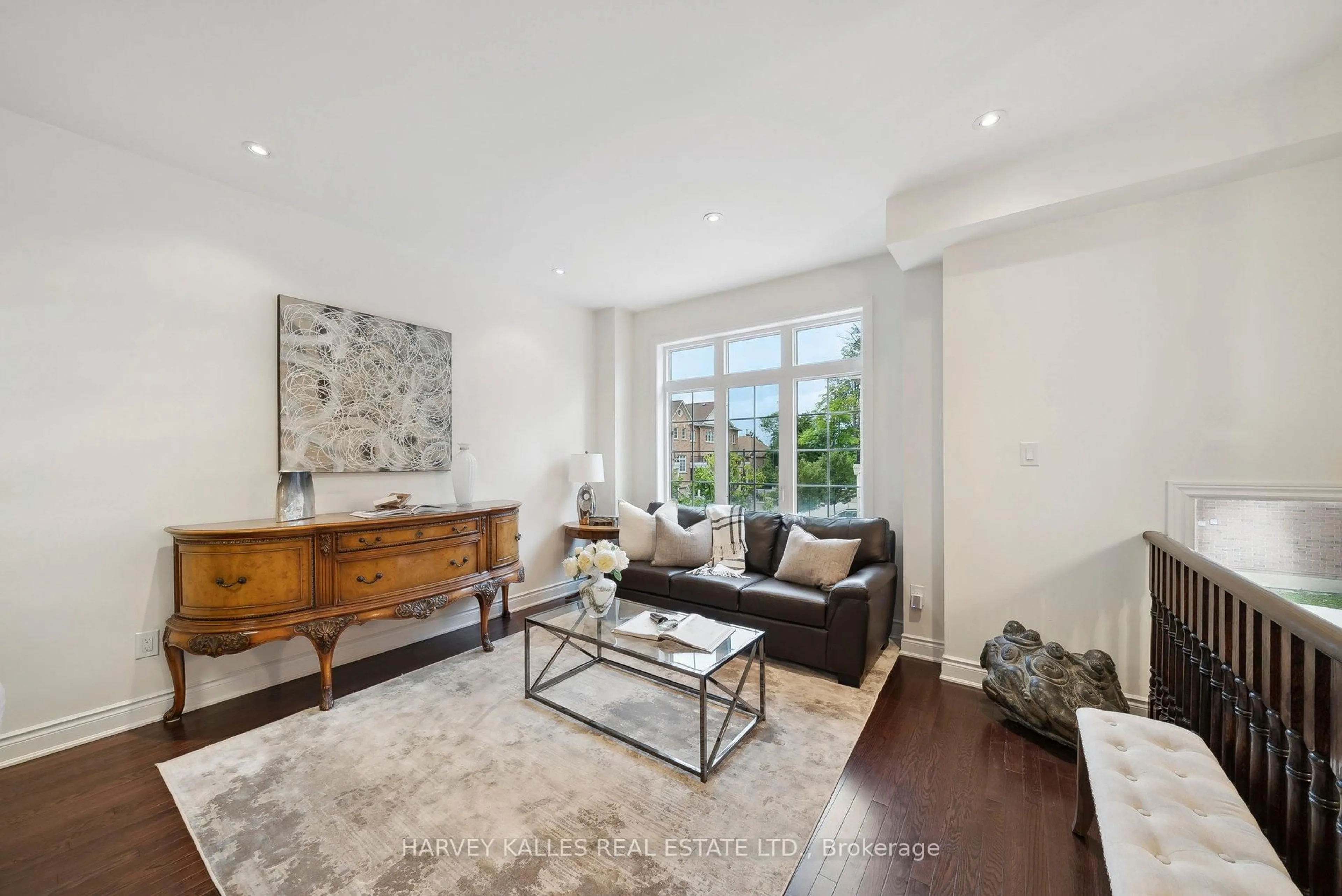 Living room with furniture, unknown for 8777 Dufferin St #45, Vaughan Ontario L4J 8W3