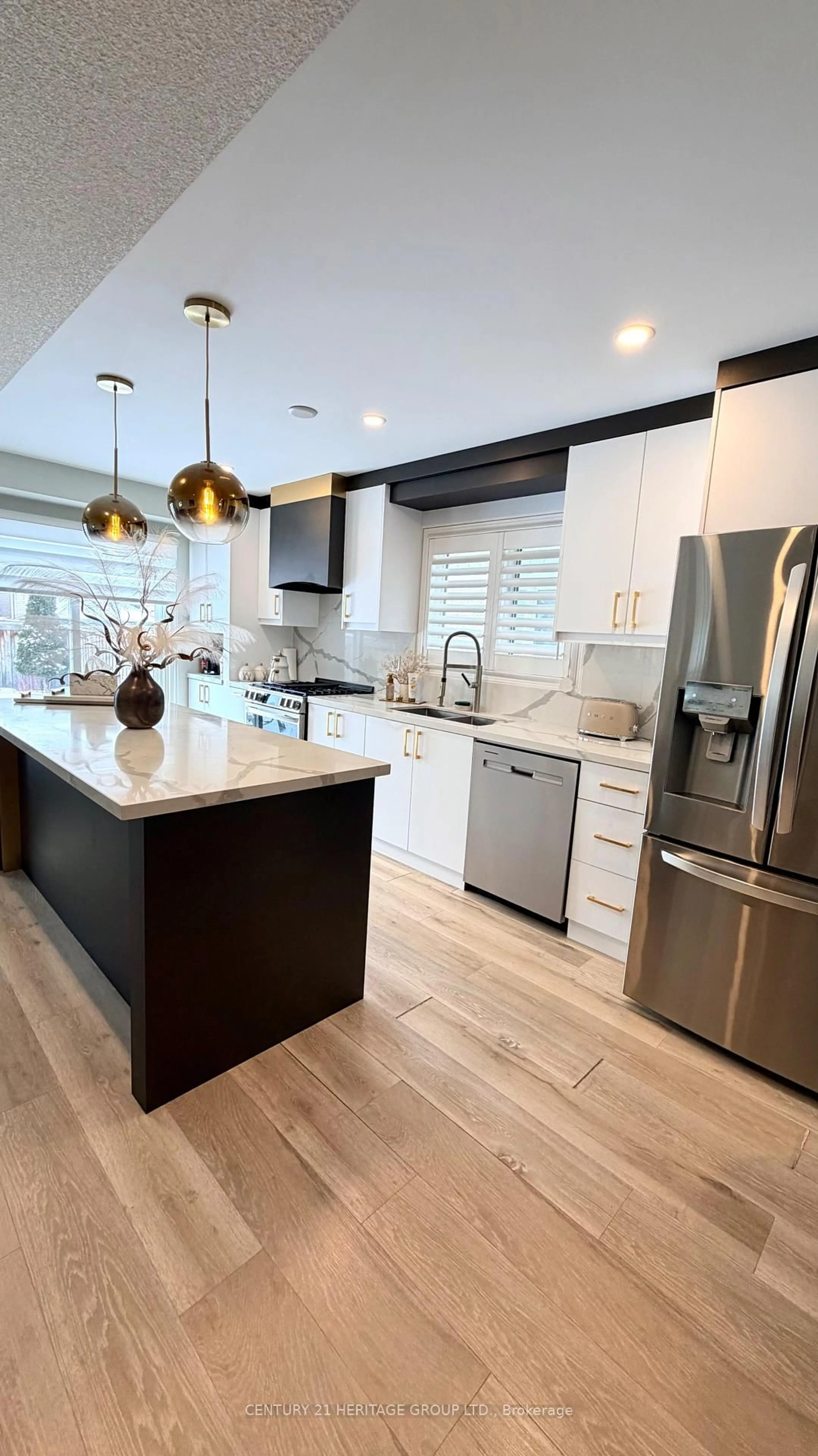 Contemporary kitchen, unknown for 58 Russel Dr, Bradford West Gwillimbury Ontario L3Z 0M9