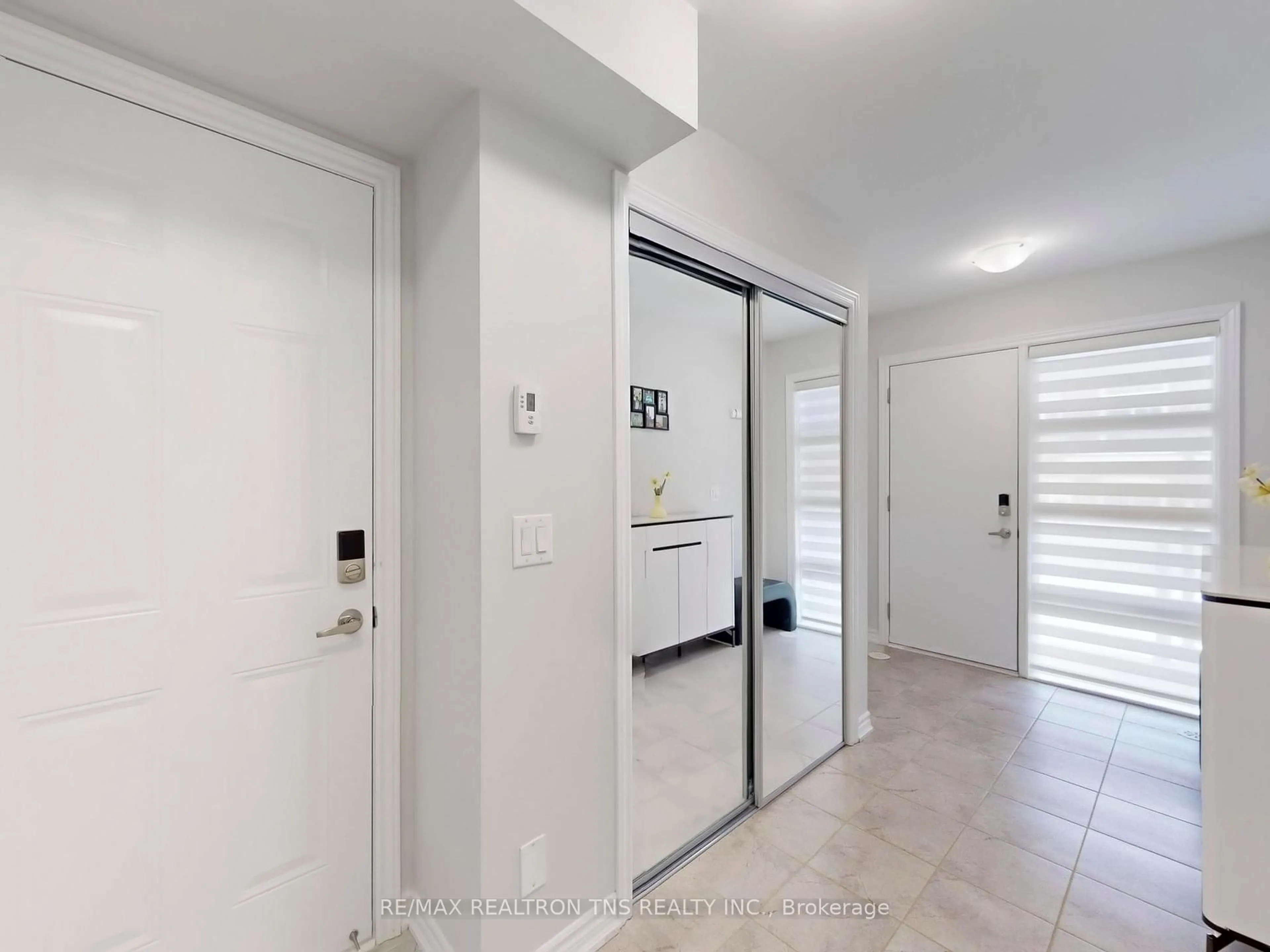 Indoor entryway for 16 Herman Gilroy Lane, Markham Ontario L6C 3L7