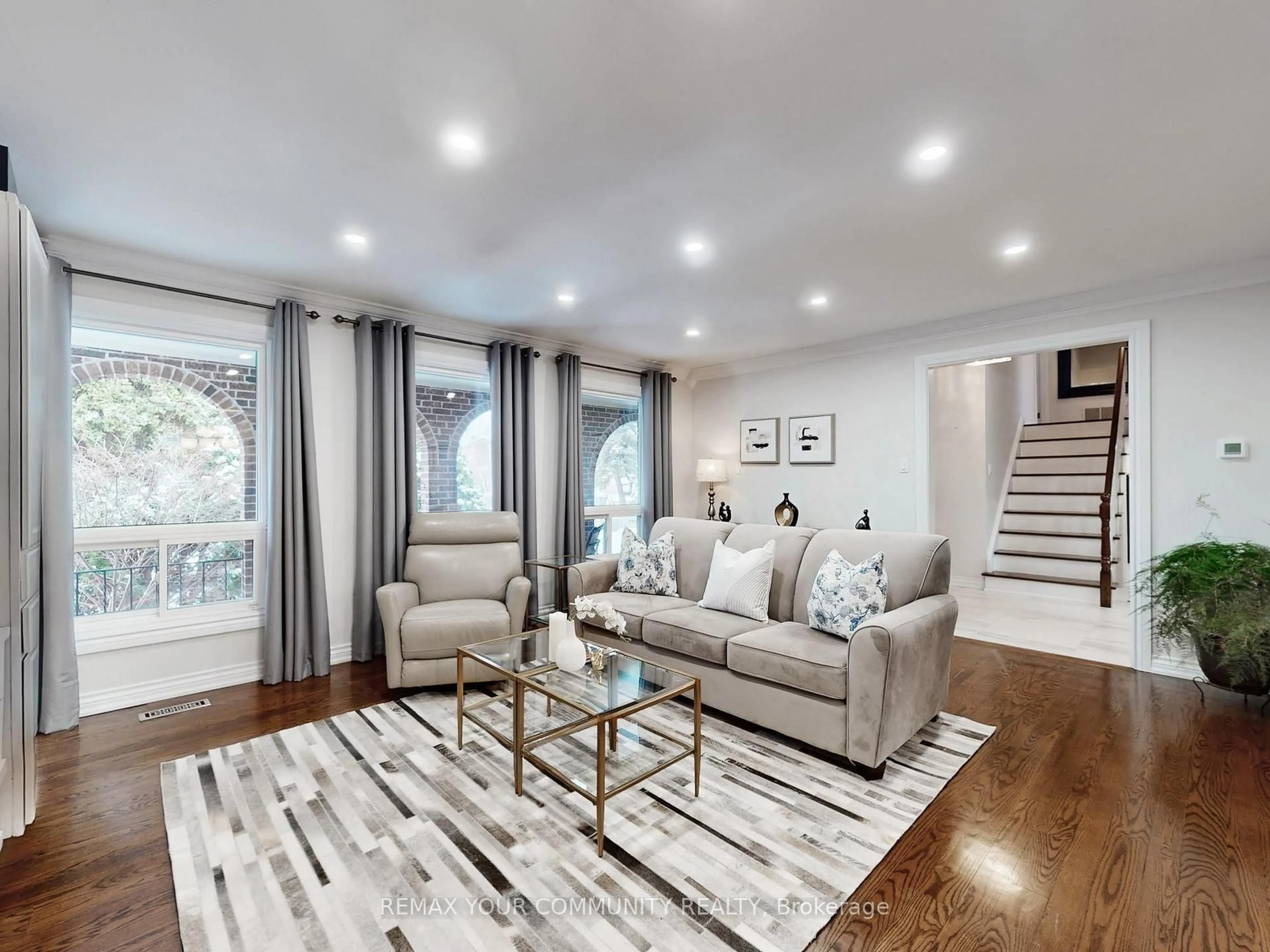 Living room with furniture, unknown for 130 Spruce Ave, Richmond Hill Ontario L4C 6W1