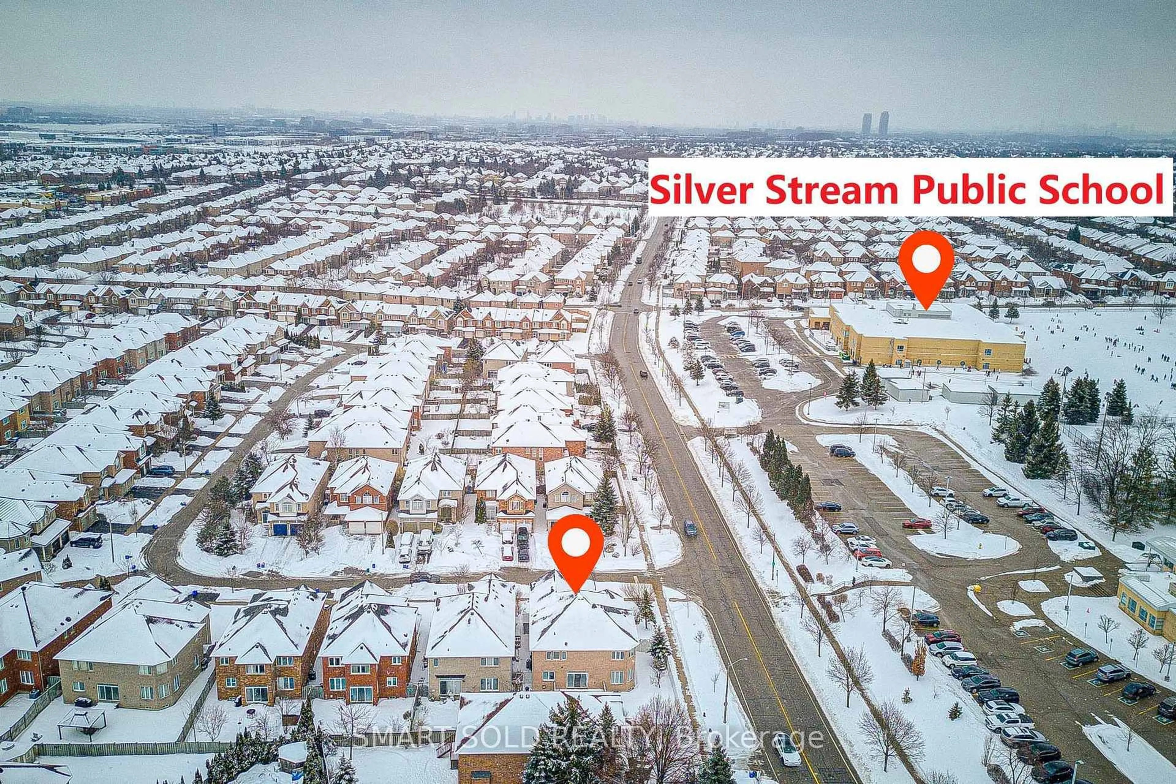 A pic from outside/outdoor area/front of a property/back of a property/a pic from drone, street for 39 Bayfield Dr, Richmond Hill Ontario L4S 2M5