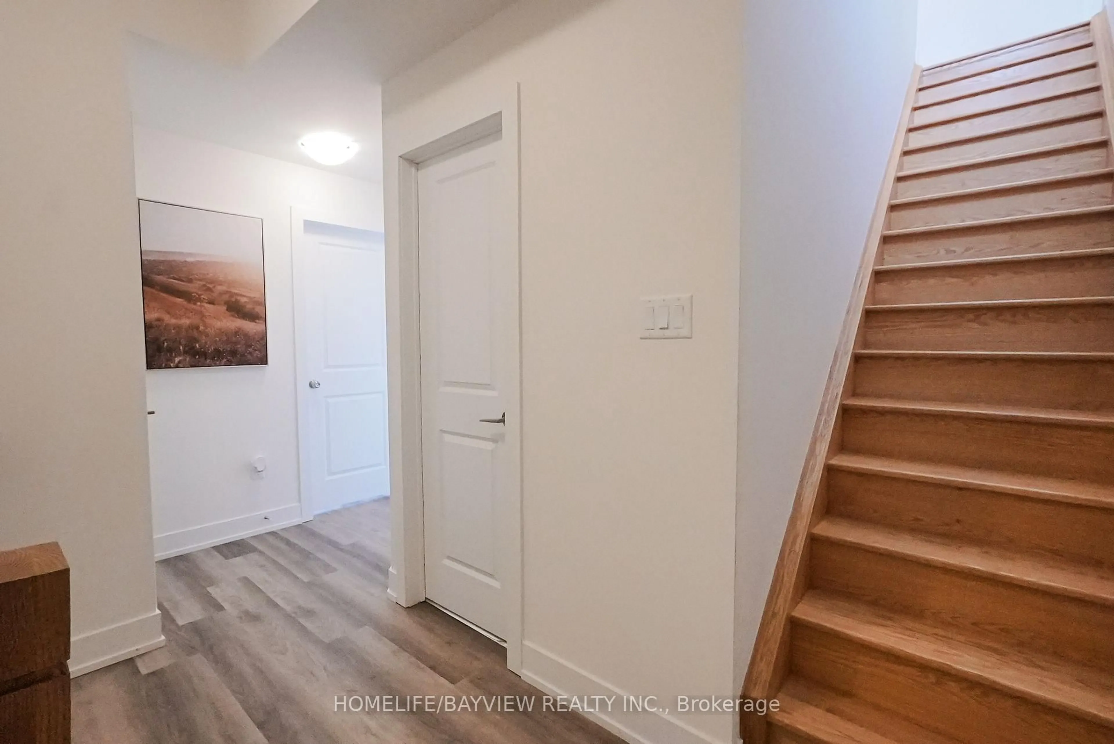 Indoor entryway for 8 Sayers Lane #17, Richmond Hill Ontario L4E 1J4