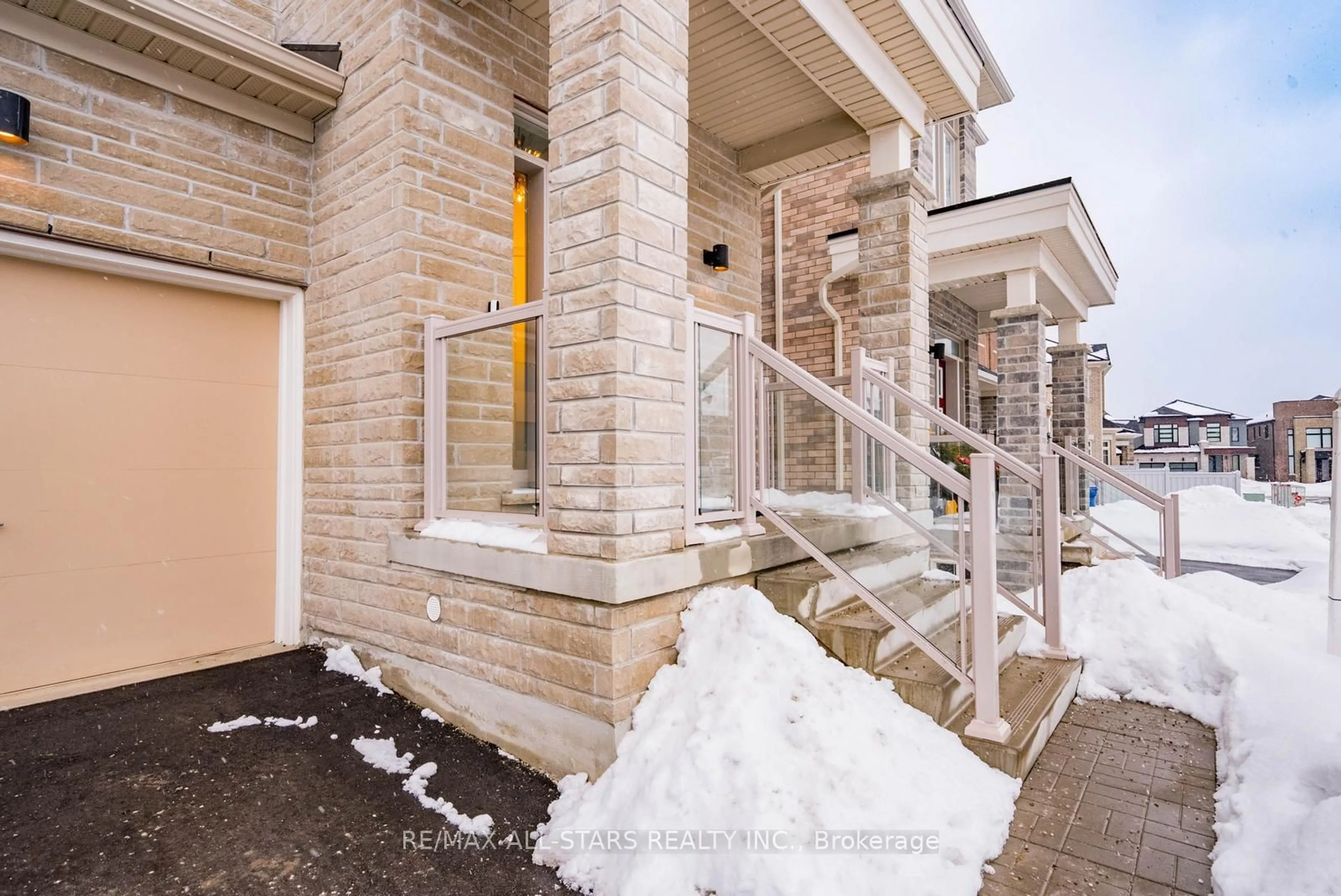 Unknown for 214 Fallharvest Way, Whitchurch-Stouffville Ontario L4A 5C2