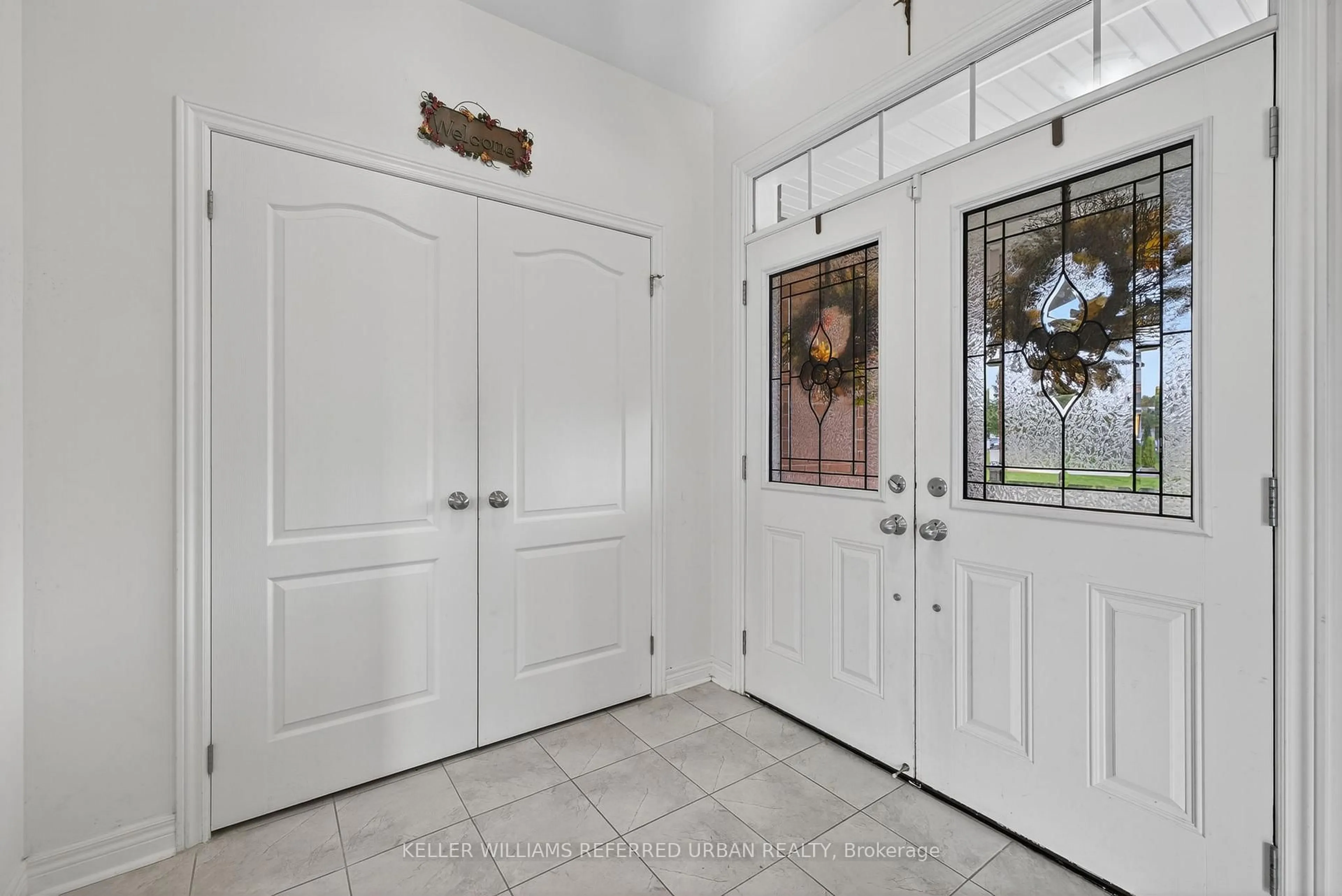 Indoor entryway for 26 Waterton Way, Bradford West Gwillimbury Ontario L3Z 0R3