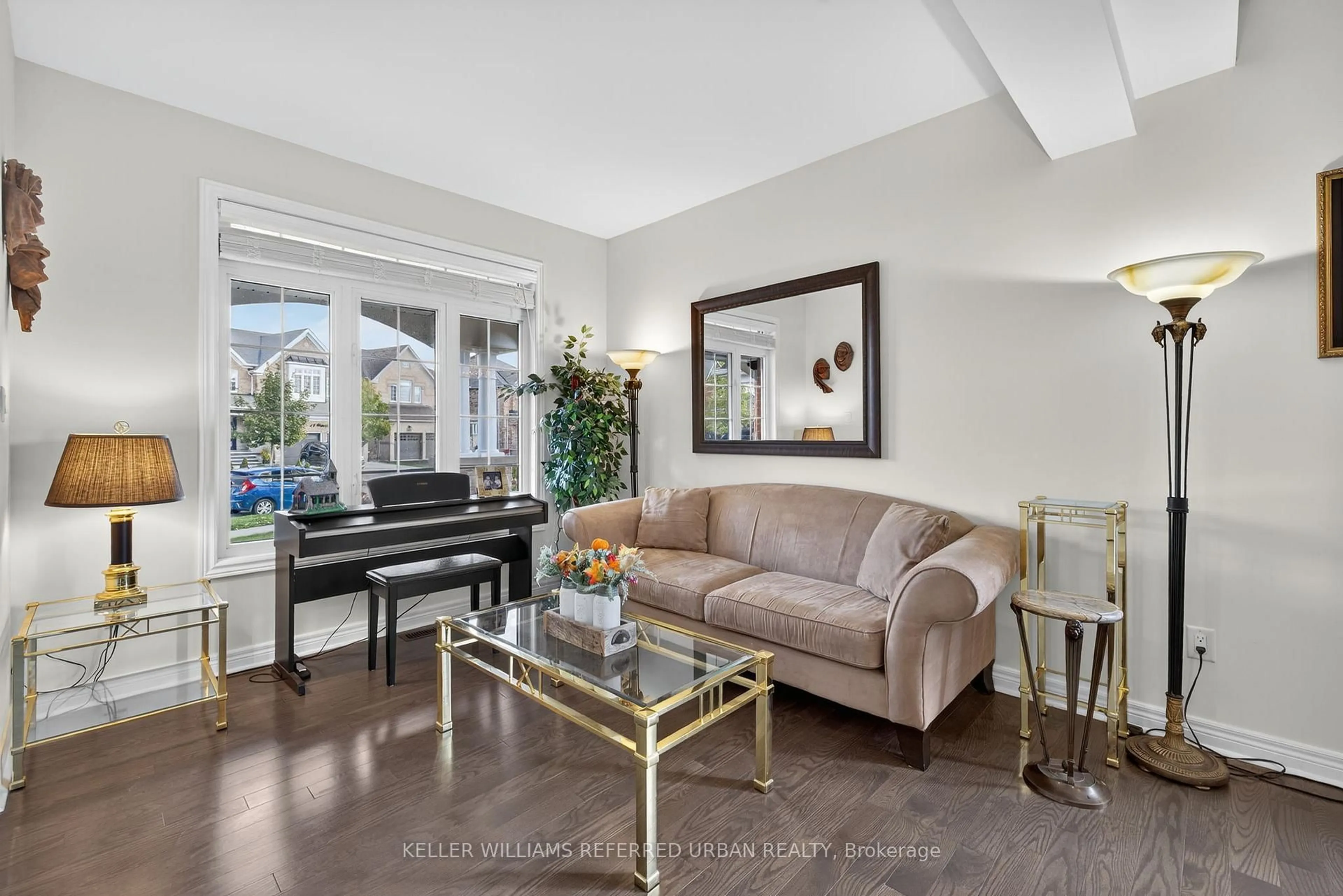 Living room with furniture, unknown for 26 Waterton Way, Bradford West Gwillimbury Ontario L3Z 0R3