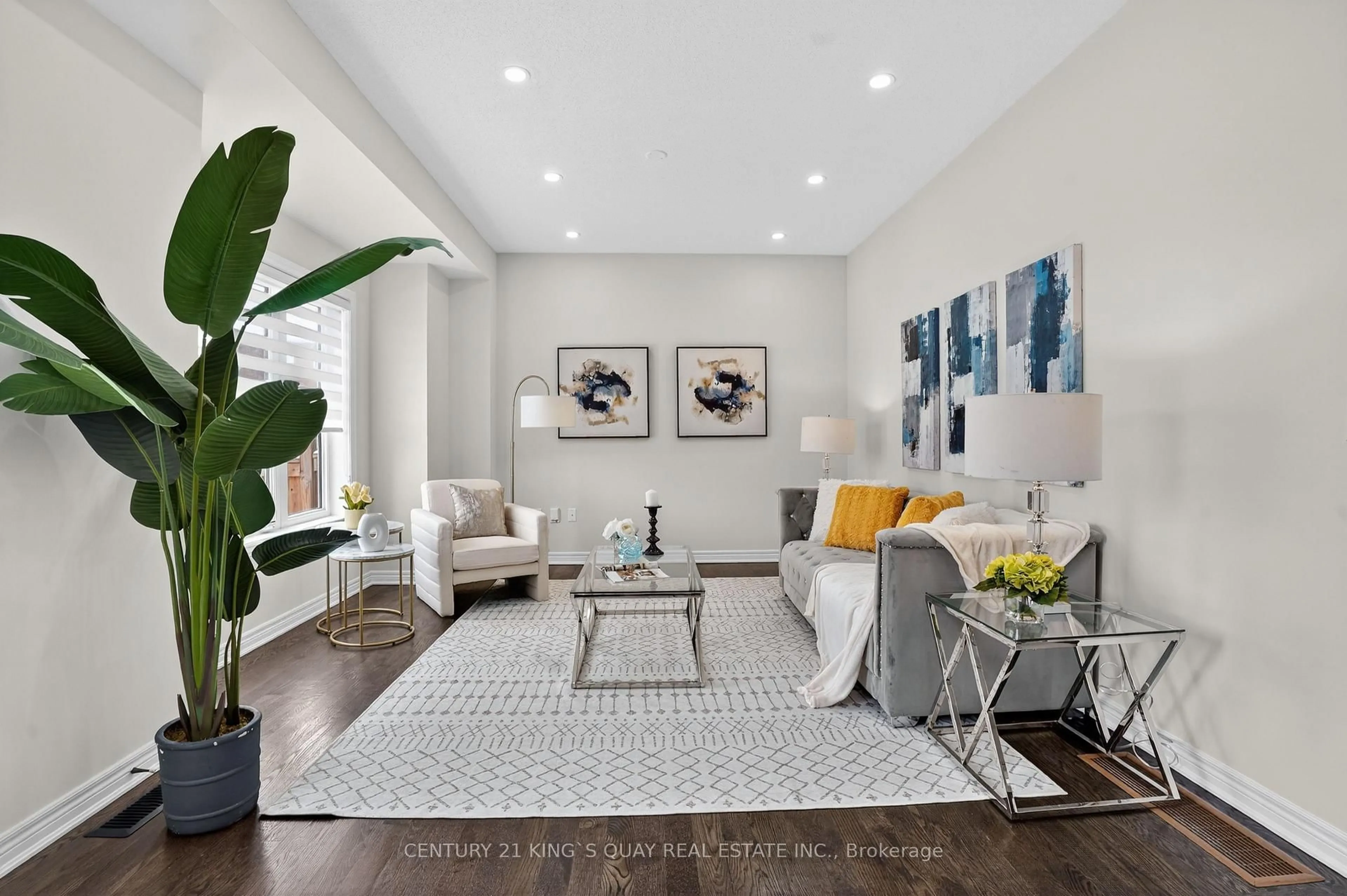 Living room with furniture, unknown for 9 John Moore Rd, East Gwillimbury Ontario L9N 0P4