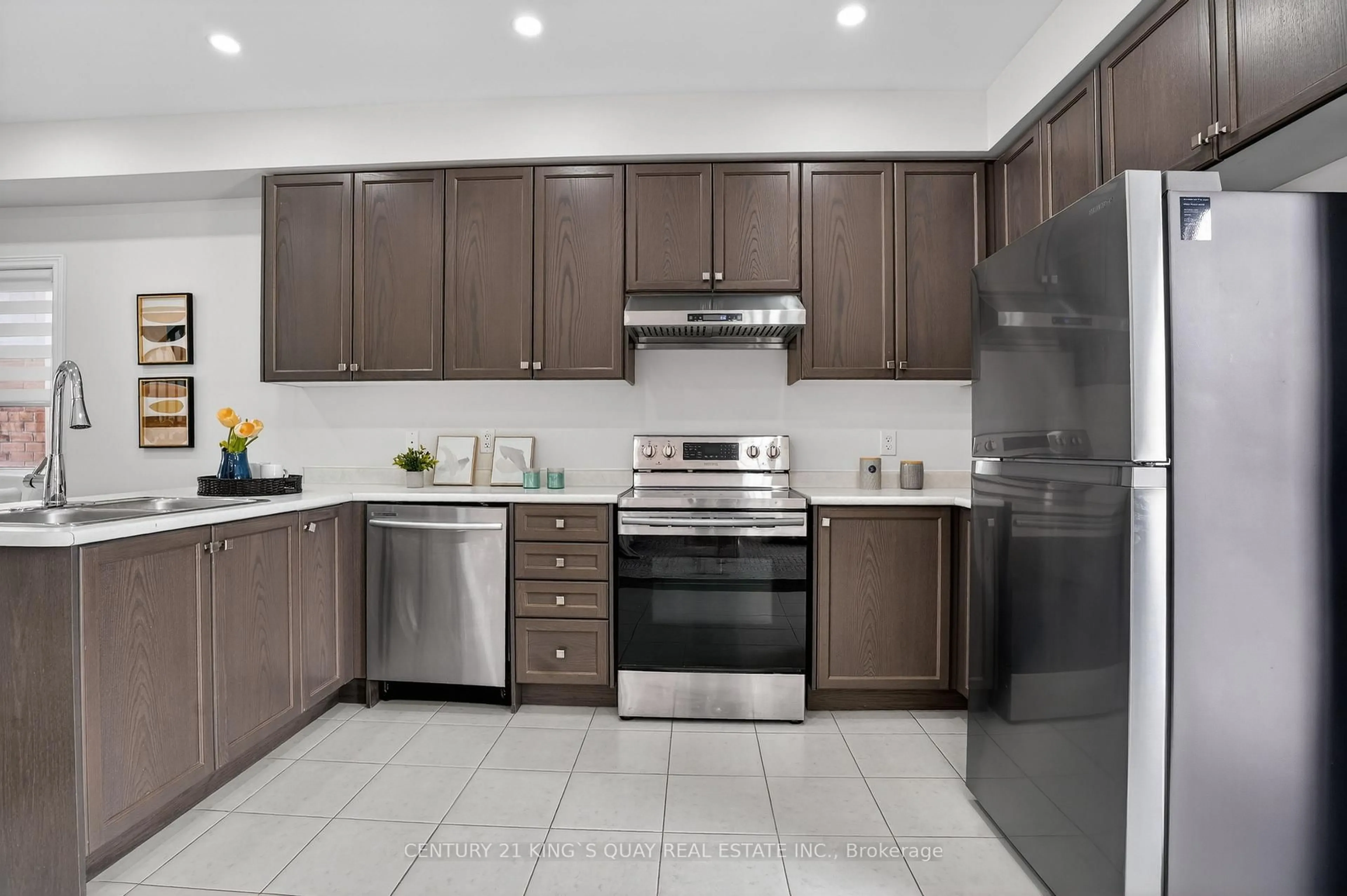 Standard kitchen, ceramic/tile floor for 9 John Moore Rd, East Gwillimbury Ontario L9N 0P4