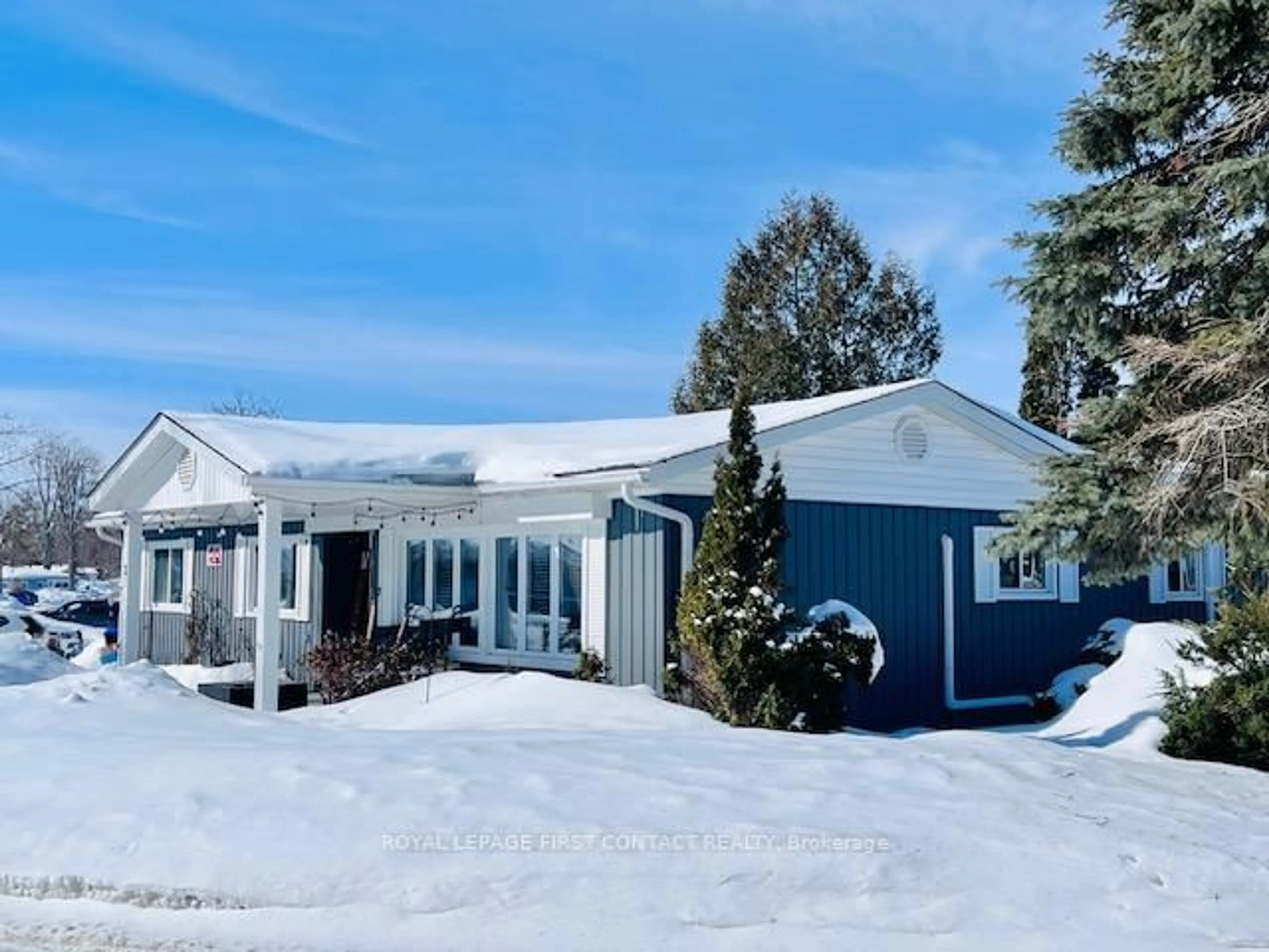 A pic from outside/outdoor area/front of a property/back of a property/a pic from drone, unknown for 2 Nature Tr, Innisfil Ontario L9S 1K7