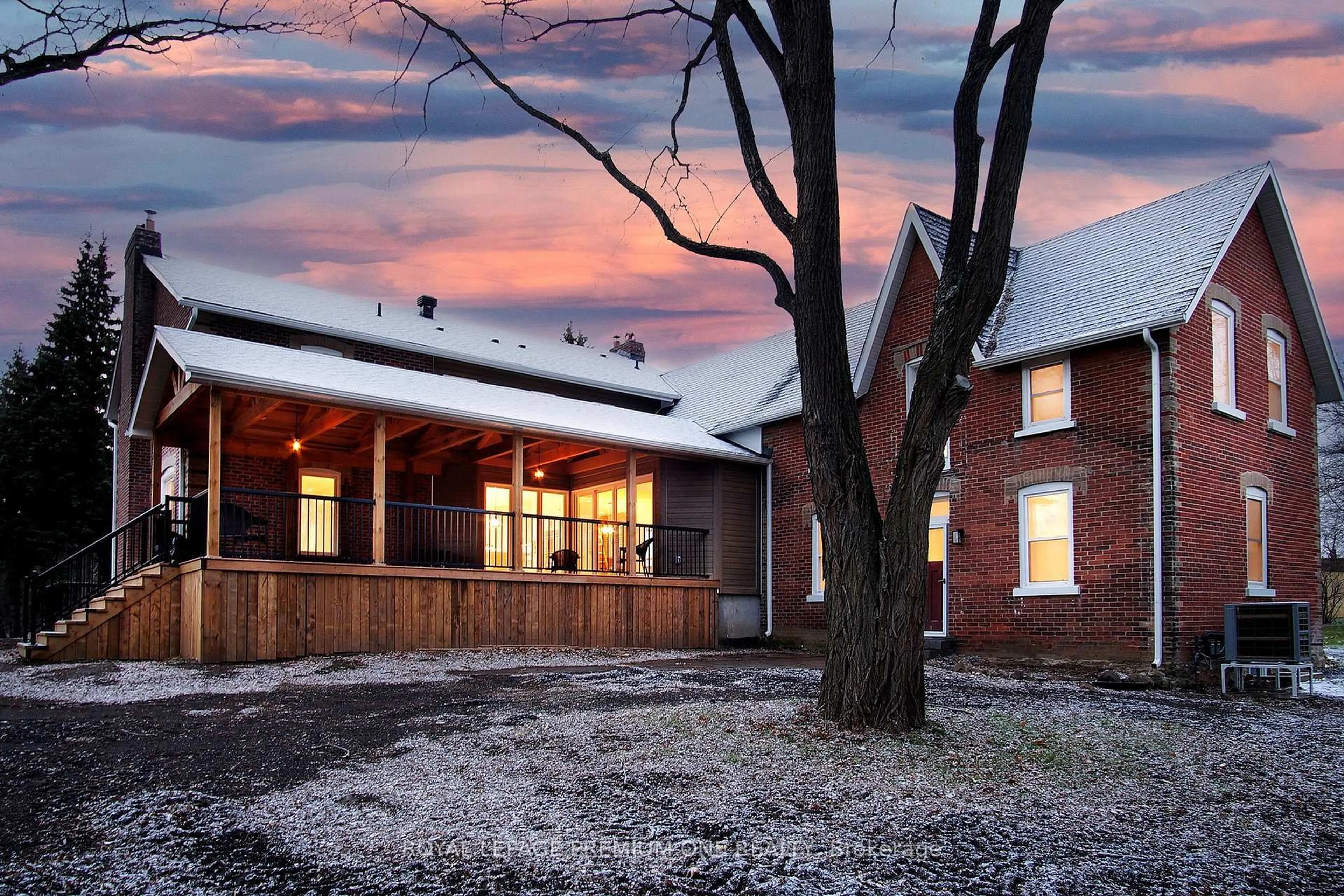 Patio, building for 7590 19th Sdrd, King Ontario L0G 1T0