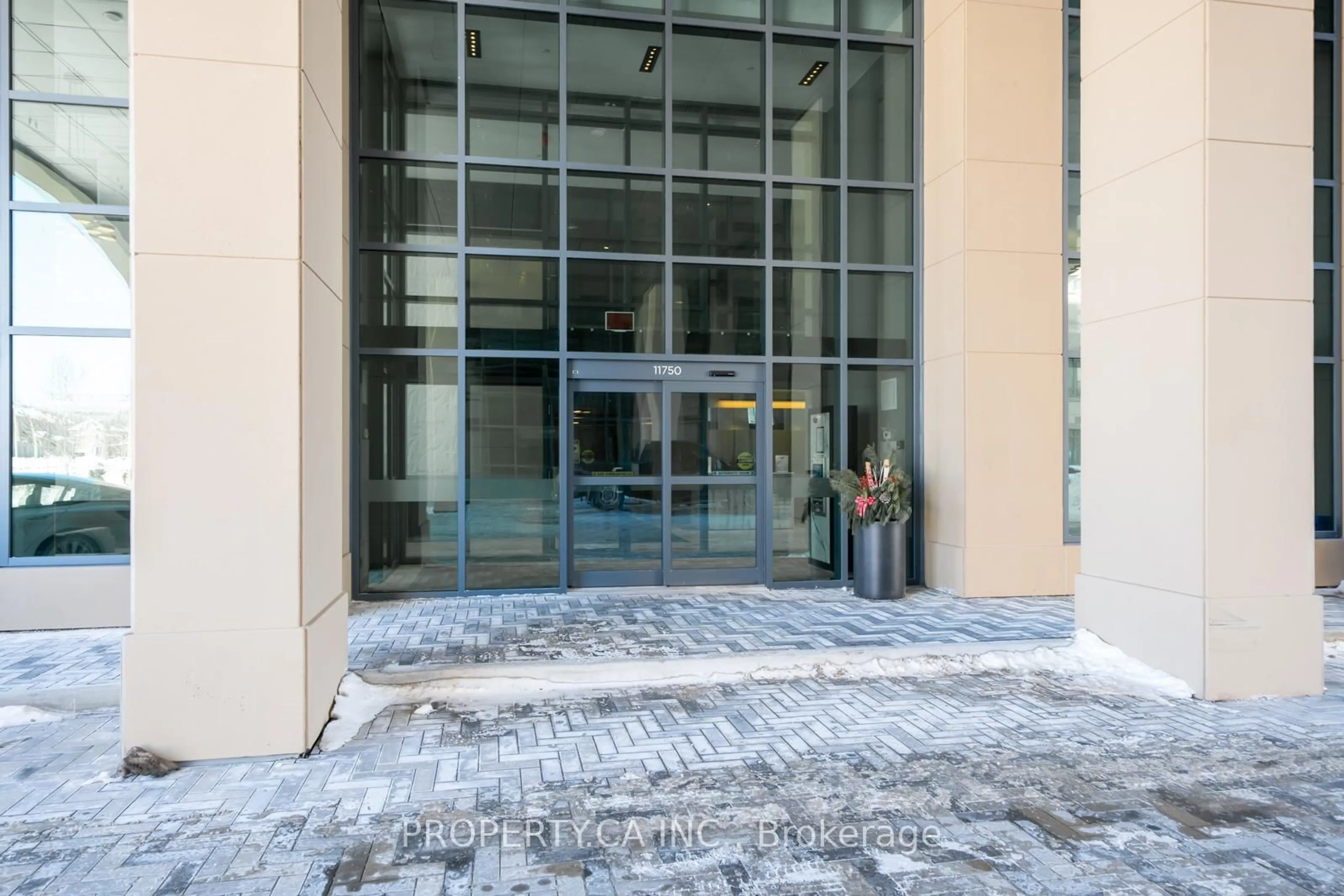 Indoor foyer for 11750 Ninth Line #428B, Whitchurch-Stouffville Ontario L4A 5G1