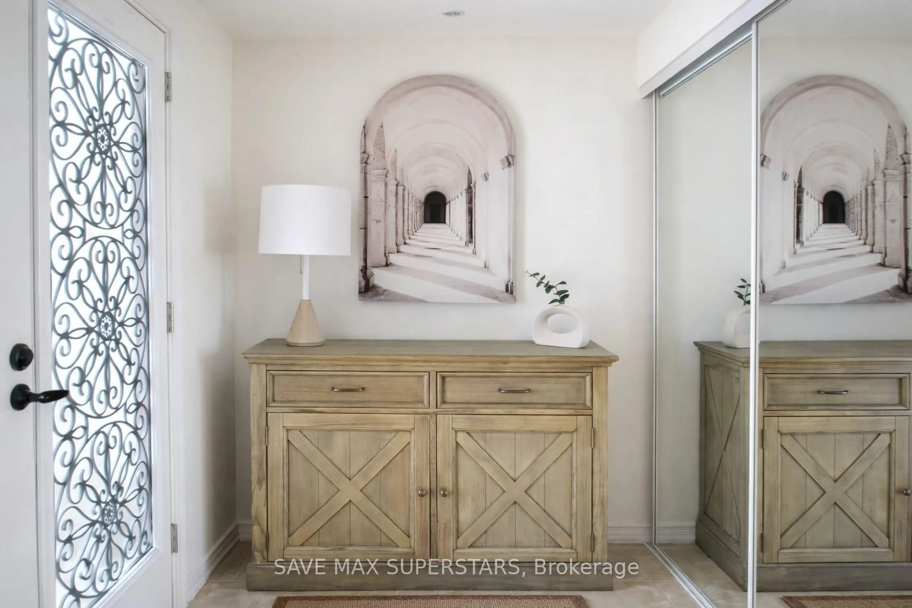 Indoor entryway for 1246 LESLIE Dr, Innisfil Ontario L9S 0G3