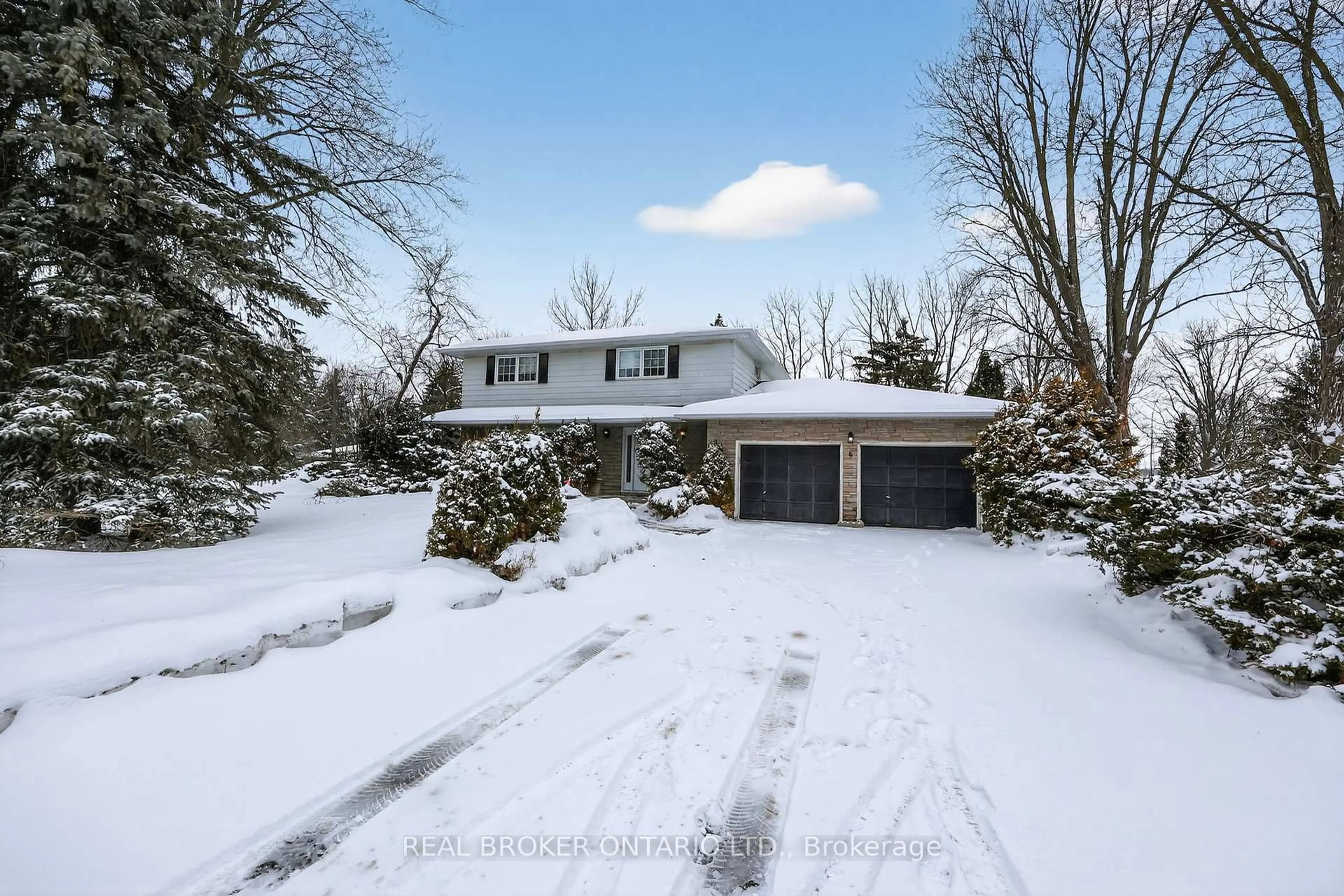A pic from outside/outdoor area/front of a property/back of a property/a pic from drone, street for 6 Farr Ave, East Gwillimbury Ontario L0G 1V0