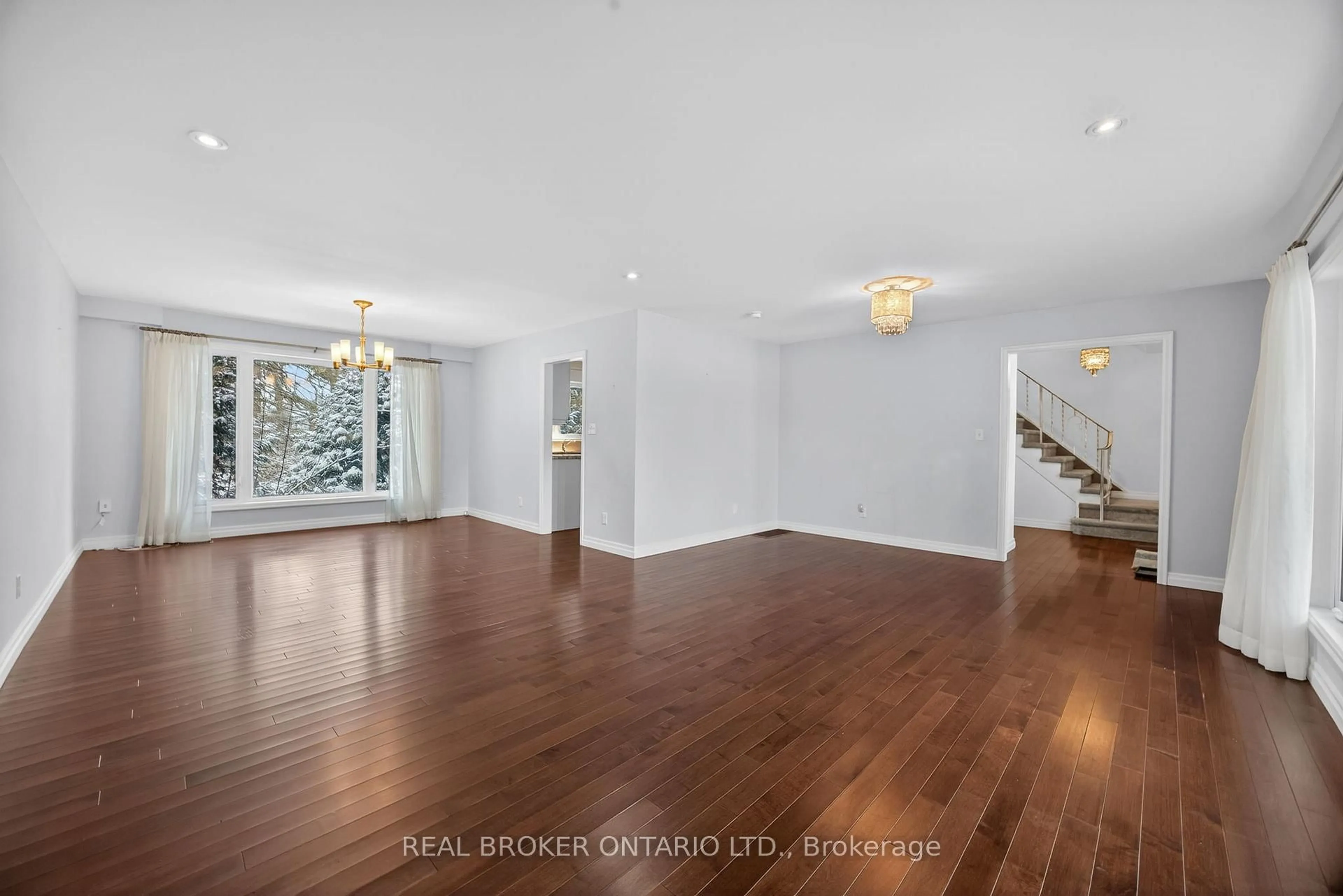 Unknown for 6 Farr Ave, East Gwillimbury Ontario L0G 1V0