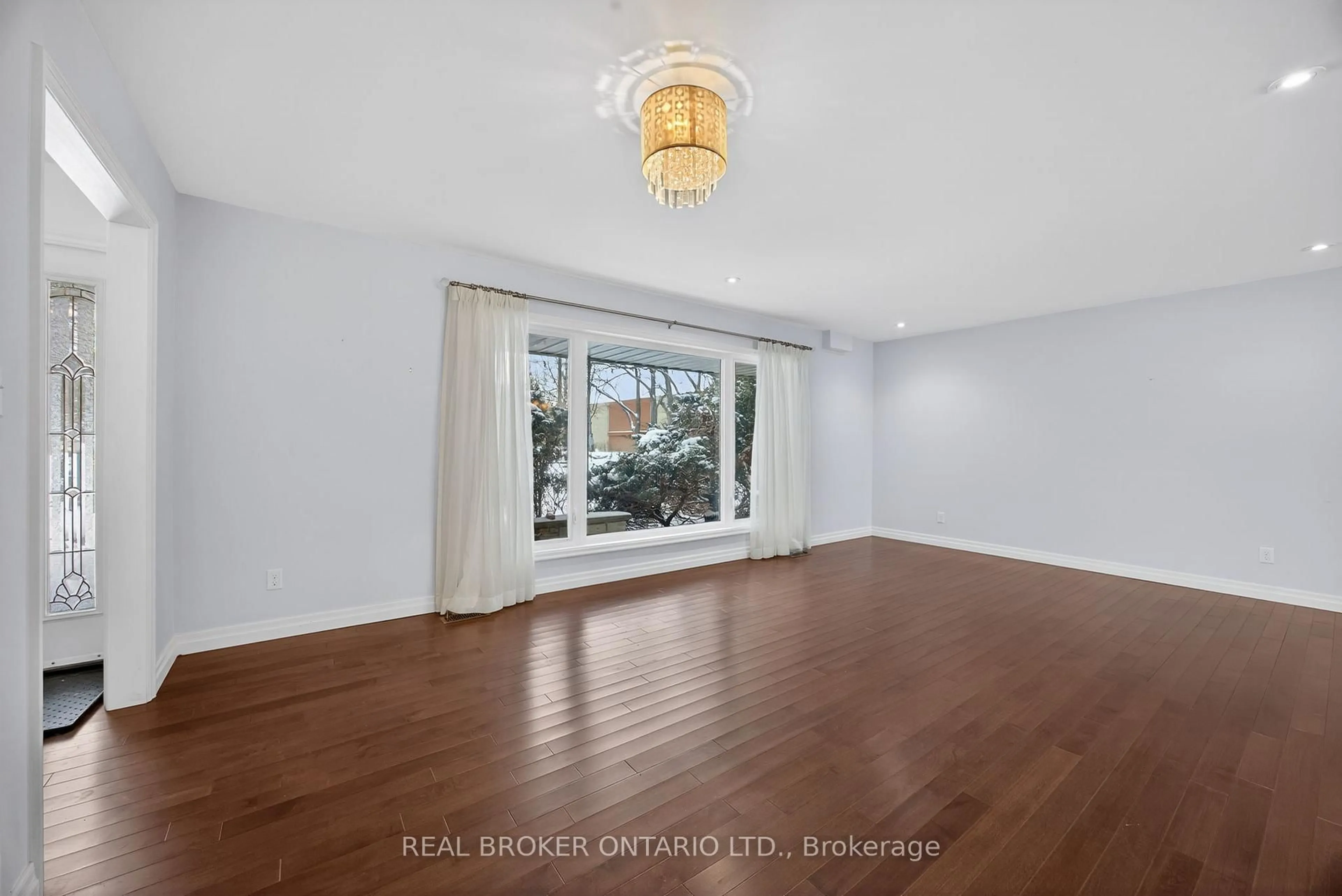 A pic of a room for 6 Farr Ave, East Gwillimbury Ontario L0G 1V0