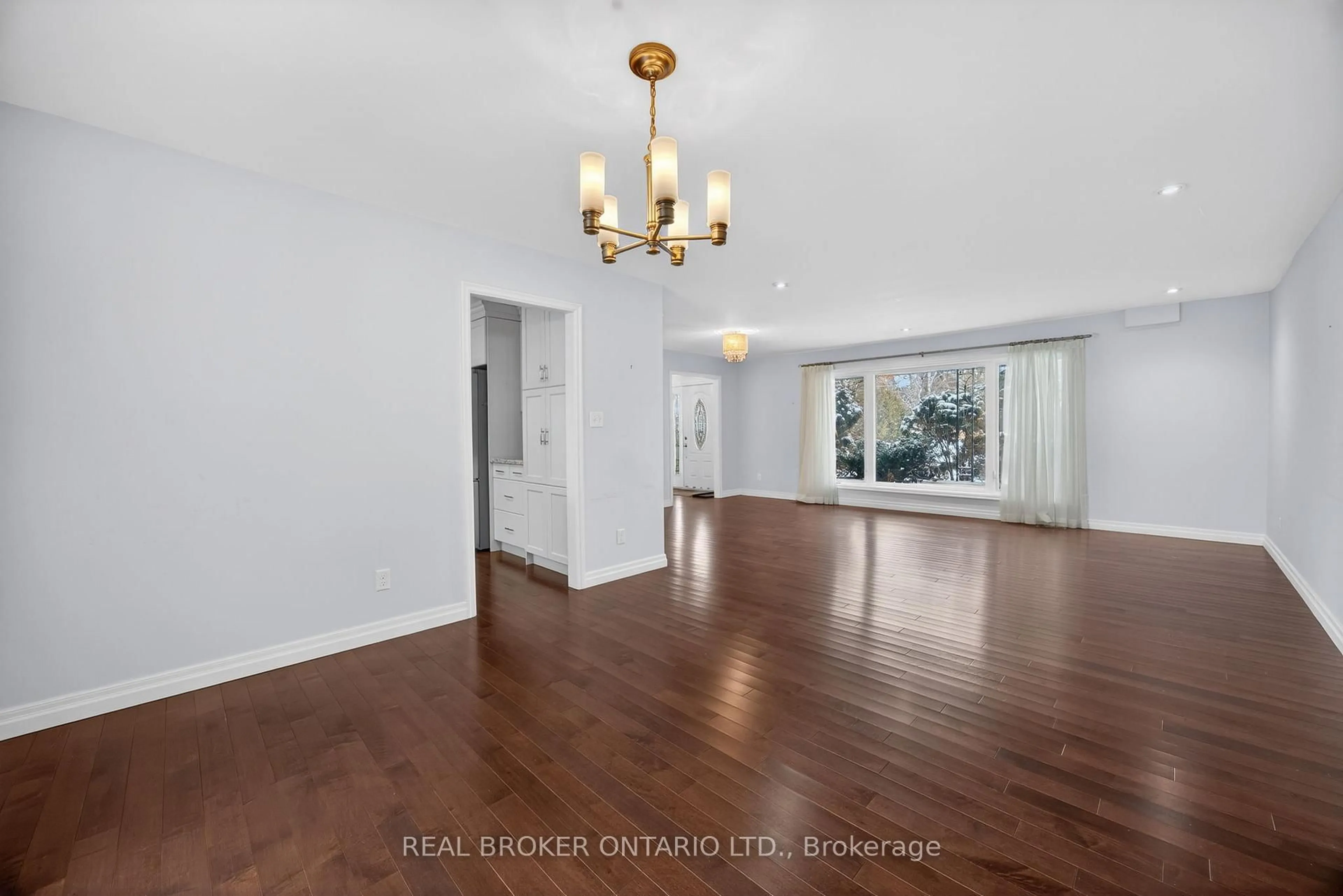 Unknown for 6 Farr Ave, East Gwillimbury Ontario L0G 1V0