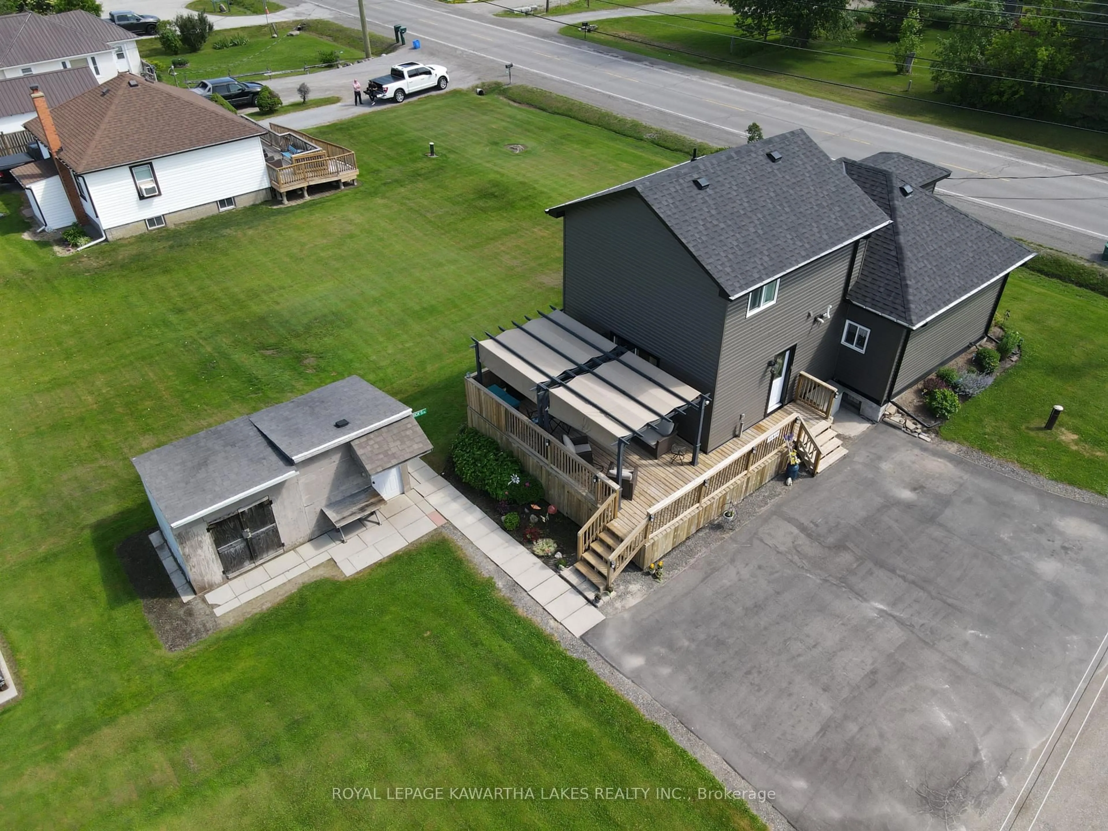 A pic from outside/outdoor area/front of a property/back of a property/a pic from drone, building for 31410 Lake Ridge Rd, Georgina Ontario L0E 1N0
