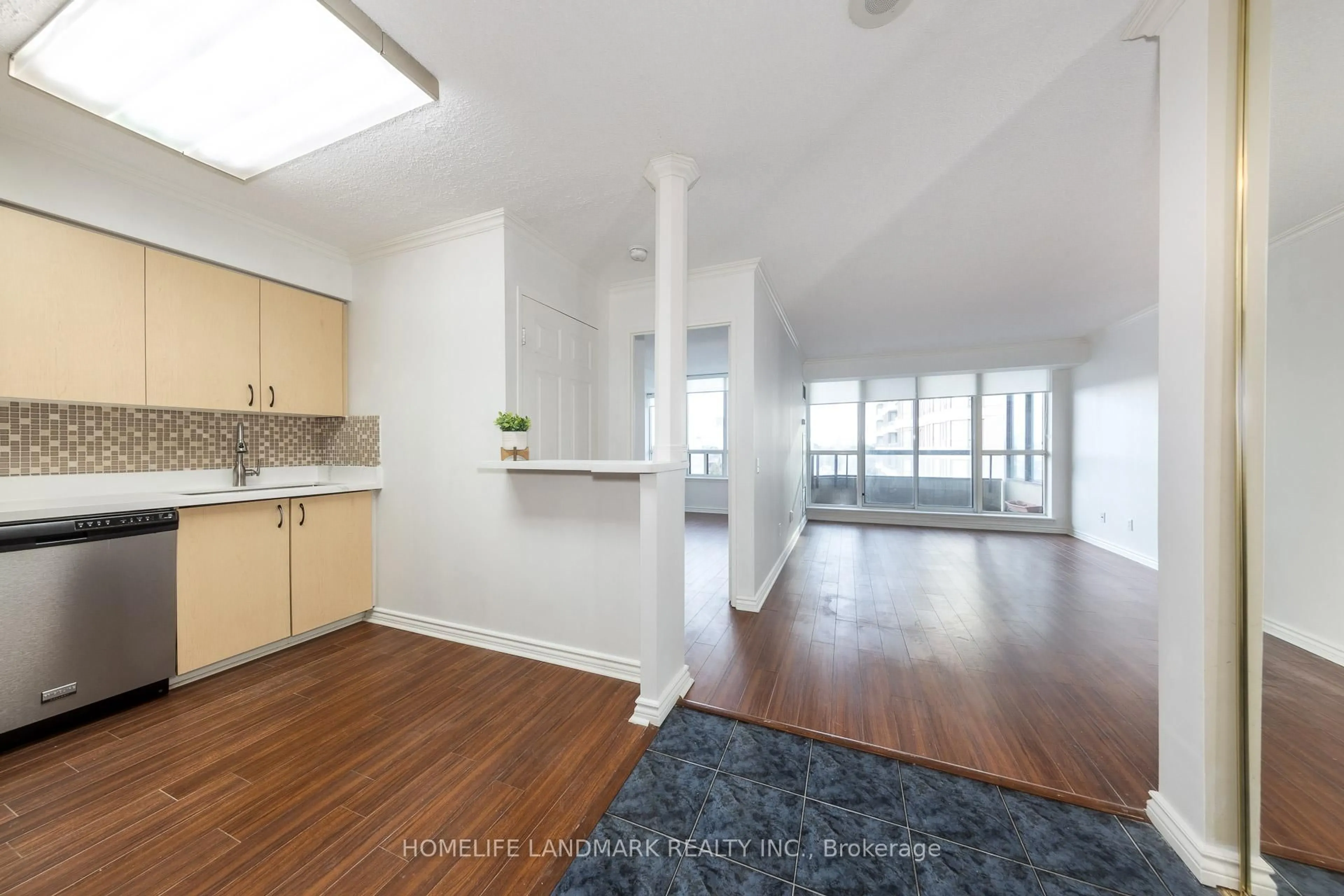 Unknown for 91 Townsgate Dr #711, Vaughan Ontario L4J 8E8