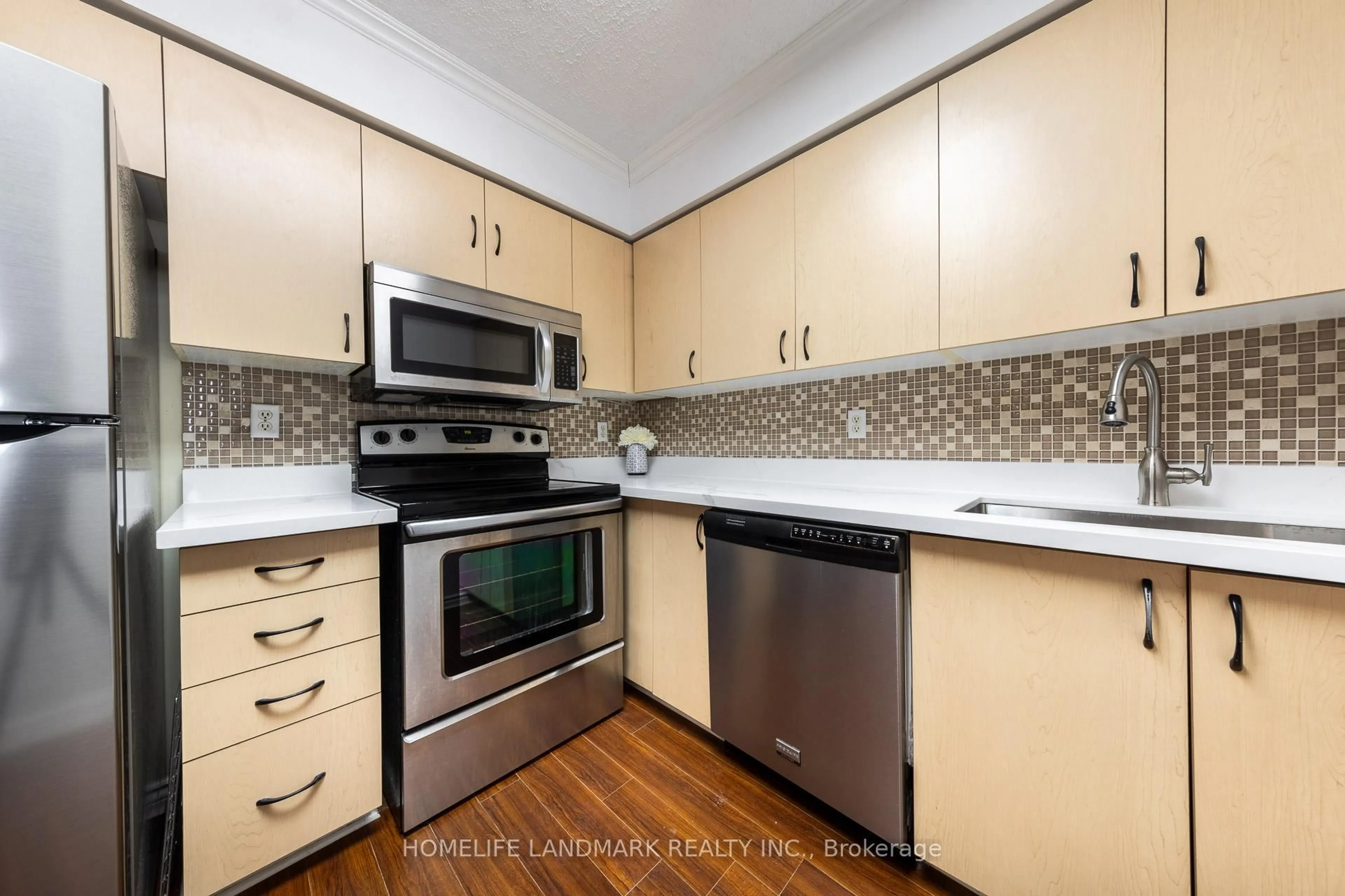 Standard kitchen, unknown for 91 Townsgate Dr #711, Vaughan Ontario L4J 8E8