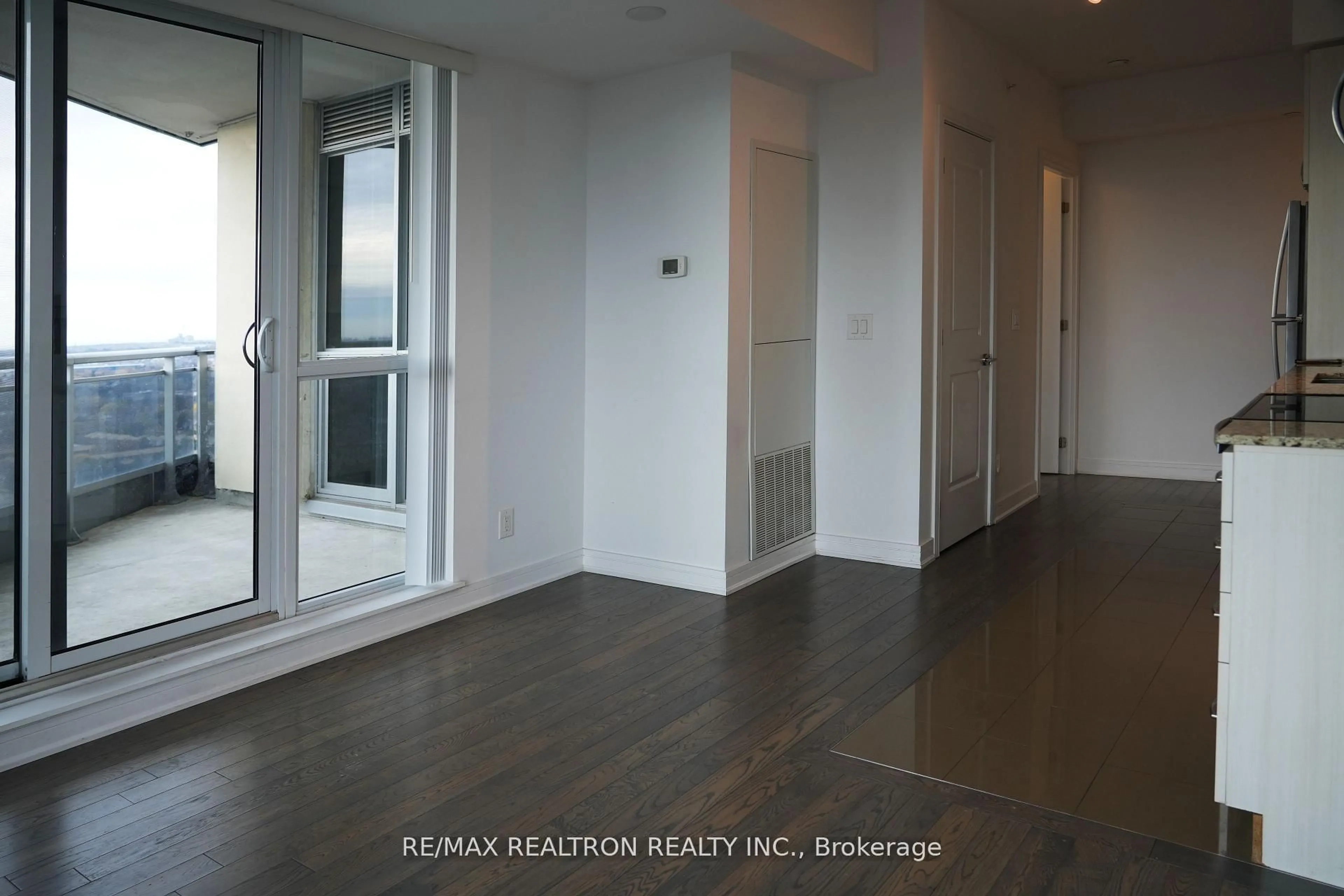 A pic of a room for 9201 Yonge St #2009, Richmond Hill Ontario L4C 1H9