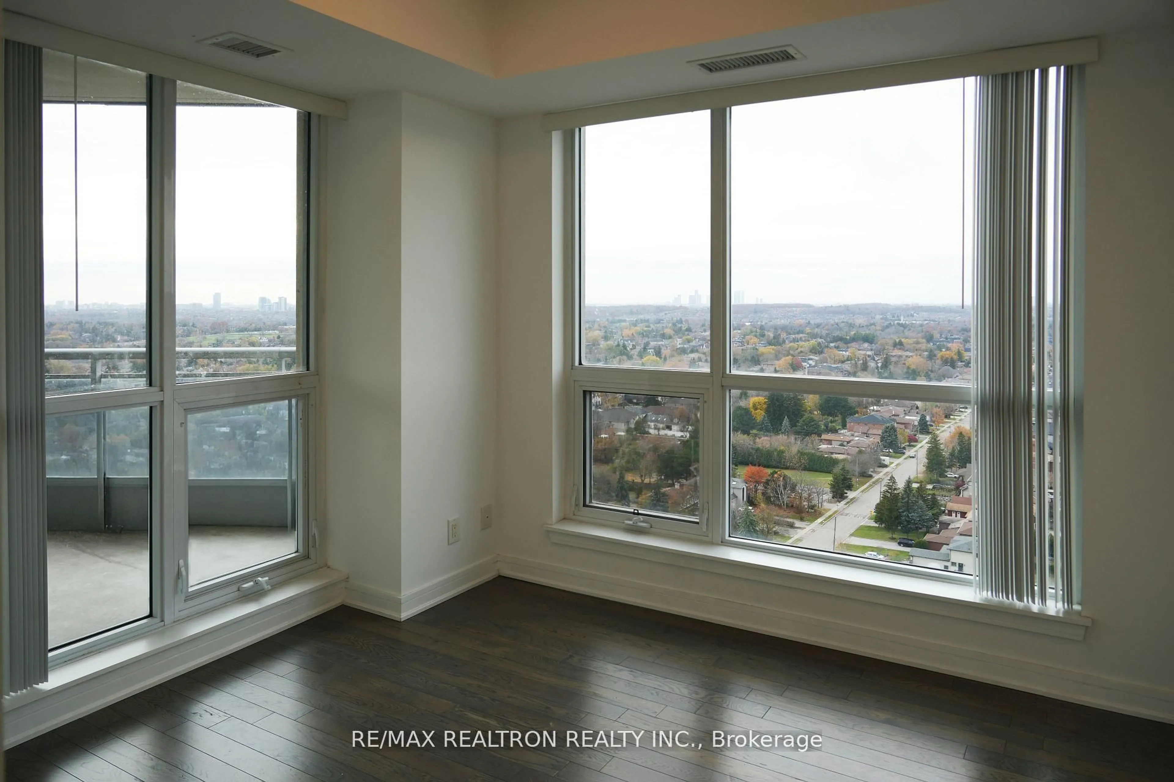 A pic of a room for 9201 Yonge St #2009, Richmond Hill Ontario L4C 1H9