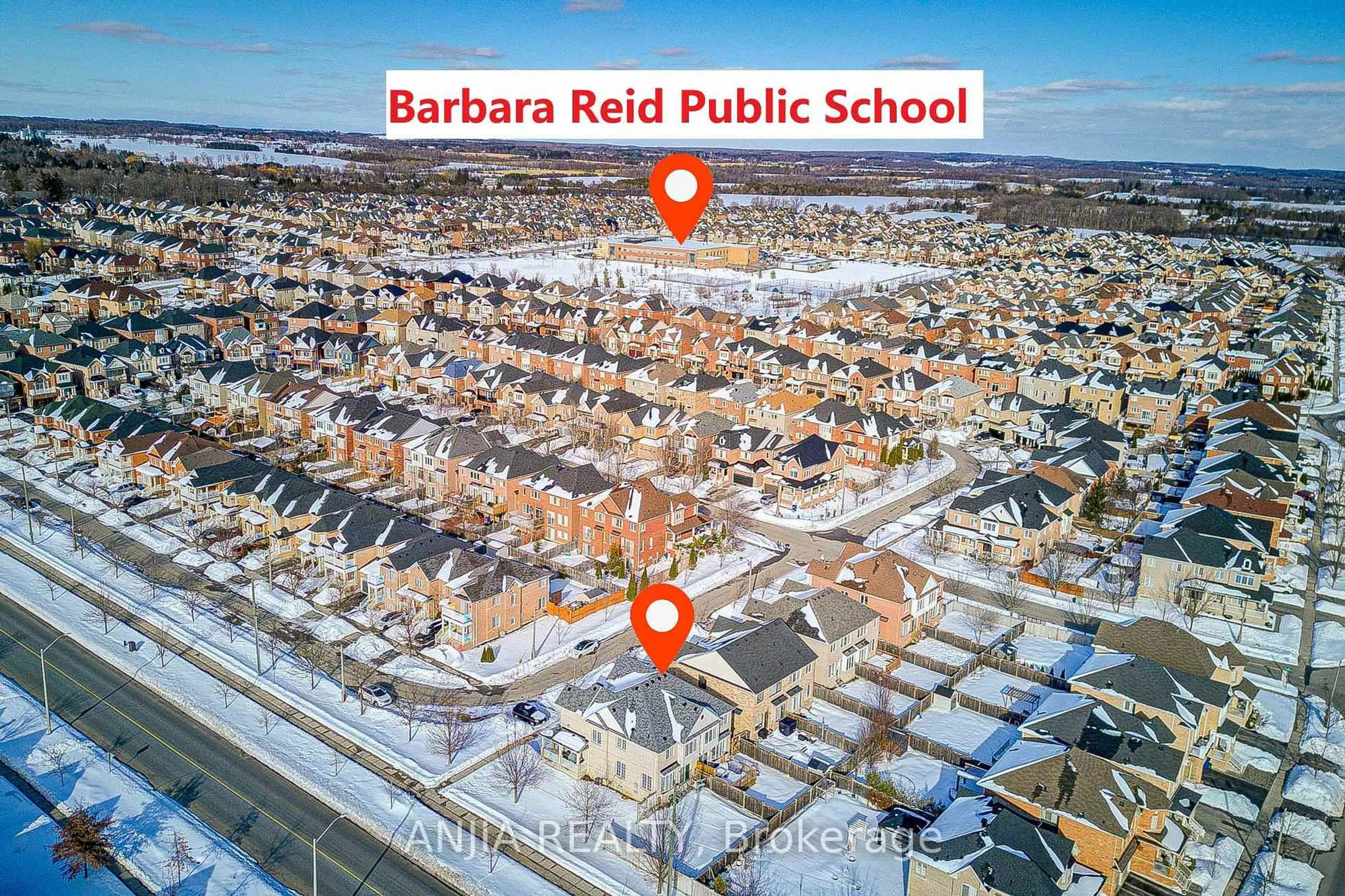 A pic from outside/outdoor area/front of a property/back of a property/a pic from drone, street for 21 Firbank Lane, Whitchurch-Stouffville Ontario L4A 0K7
