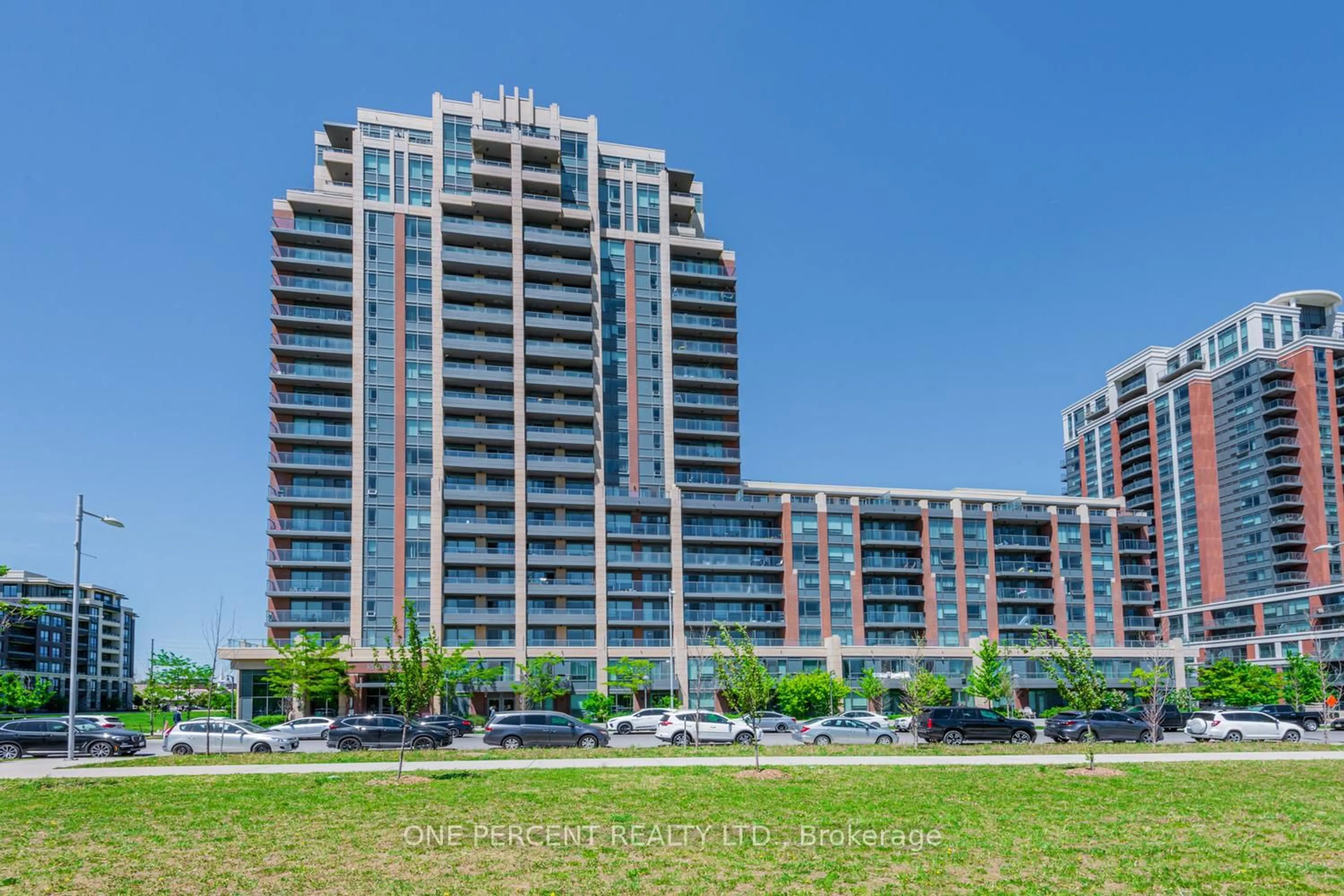 A pic from outside/outdoor area/front of a property/back of a property/a pic from drone, building for 18 Uptown Dr #705, Markham Ontario L3R 5M5