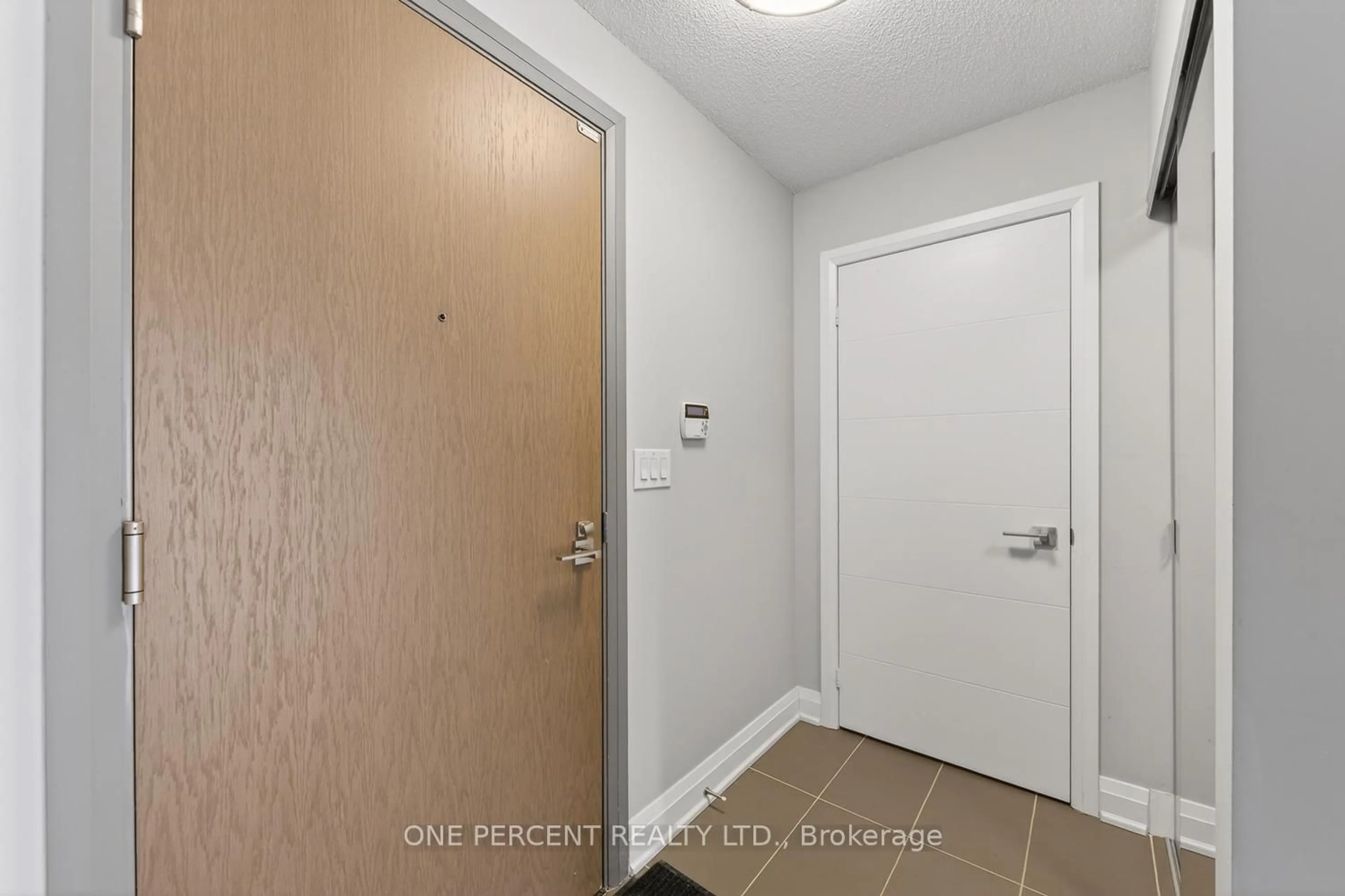 Indoor entryway for 18 Uptown Dr #705, Markham Ontario L3R 5M5