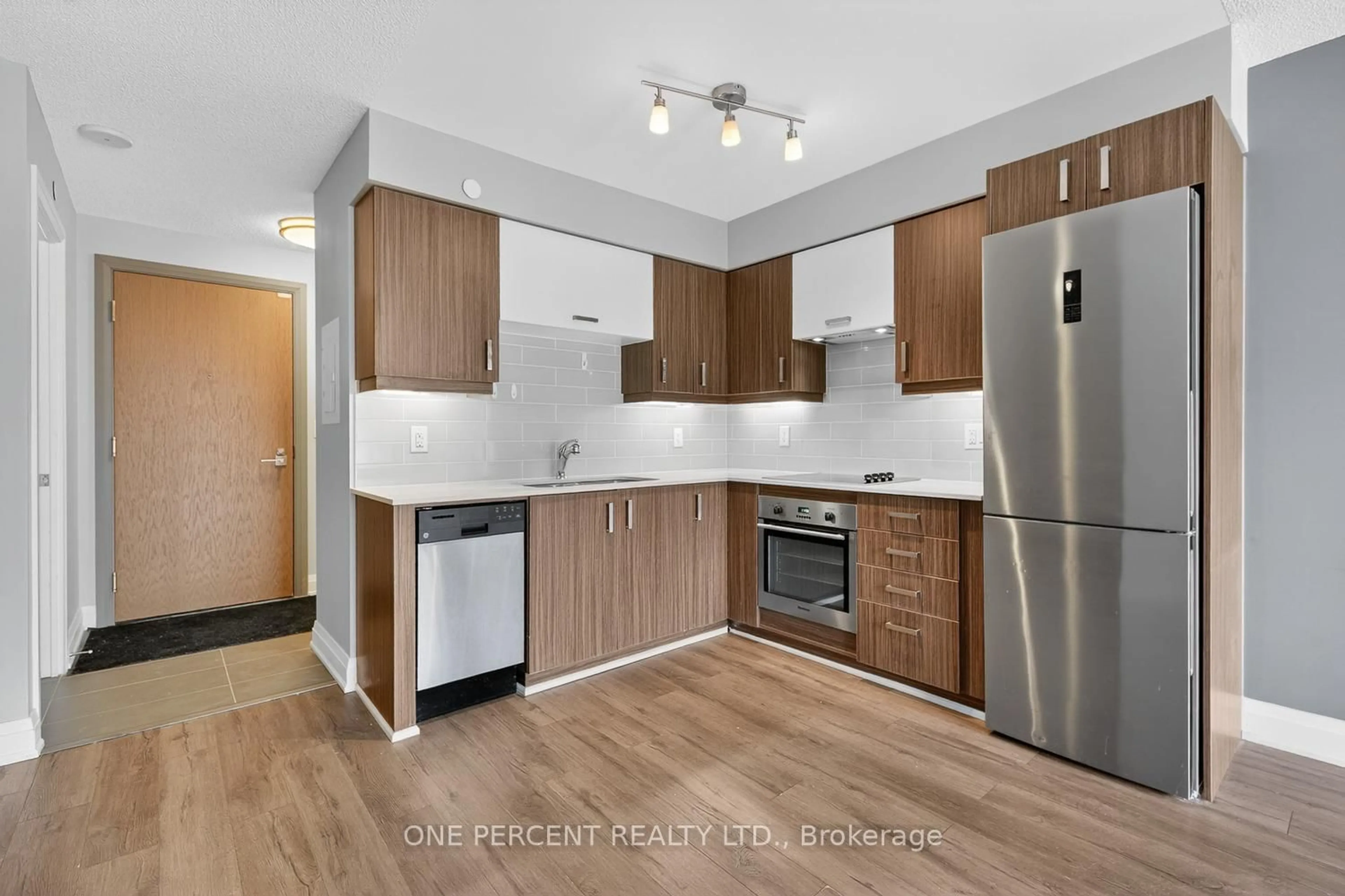 Standard kitchen, wood/laminate floor for 18 Uptown Dr #705, Markham Ontario L3R 5M5