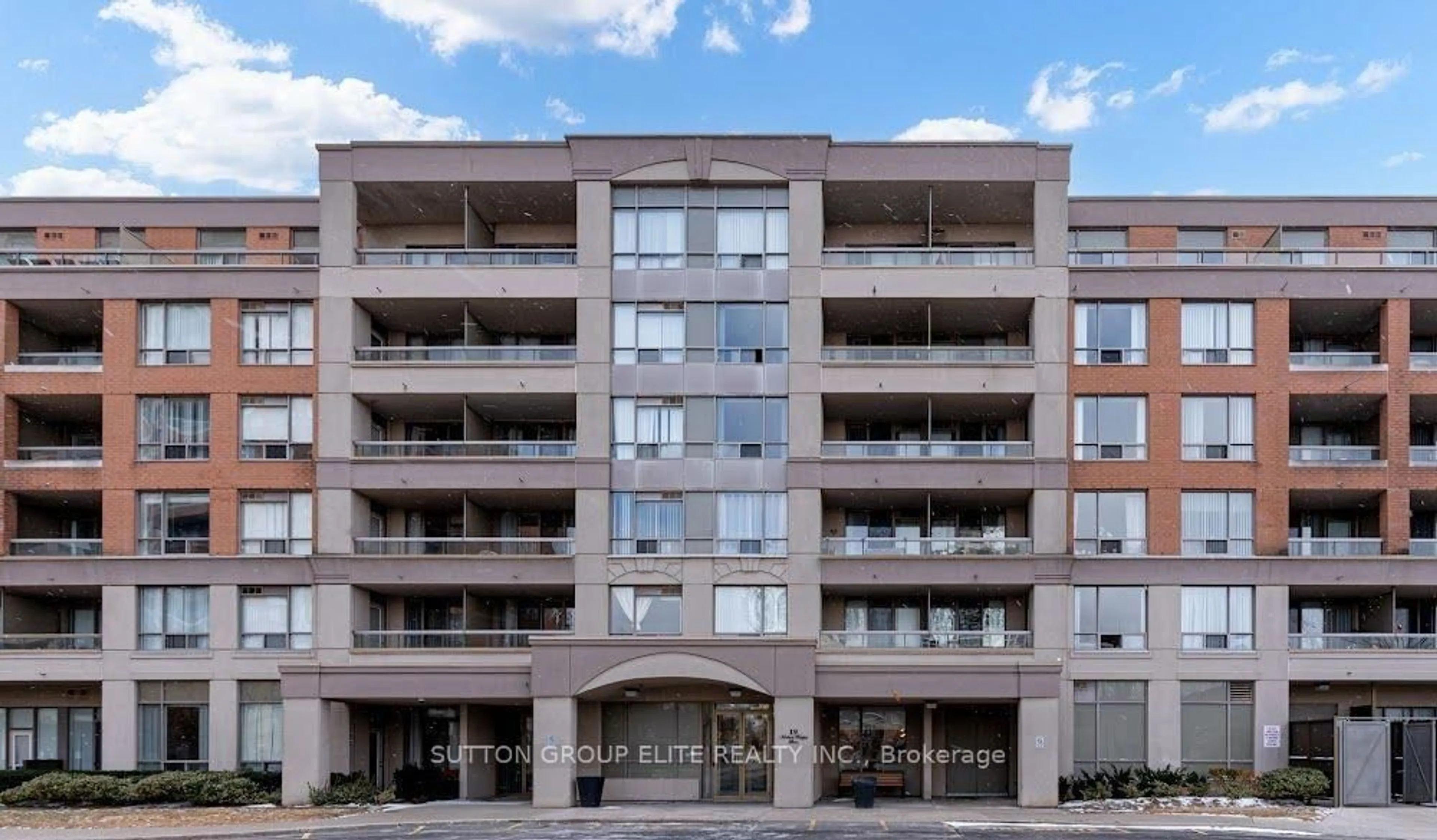 Patio, building for 19 Northern Heights Dr #514, Richmond Hill Ontario L4B 4M4