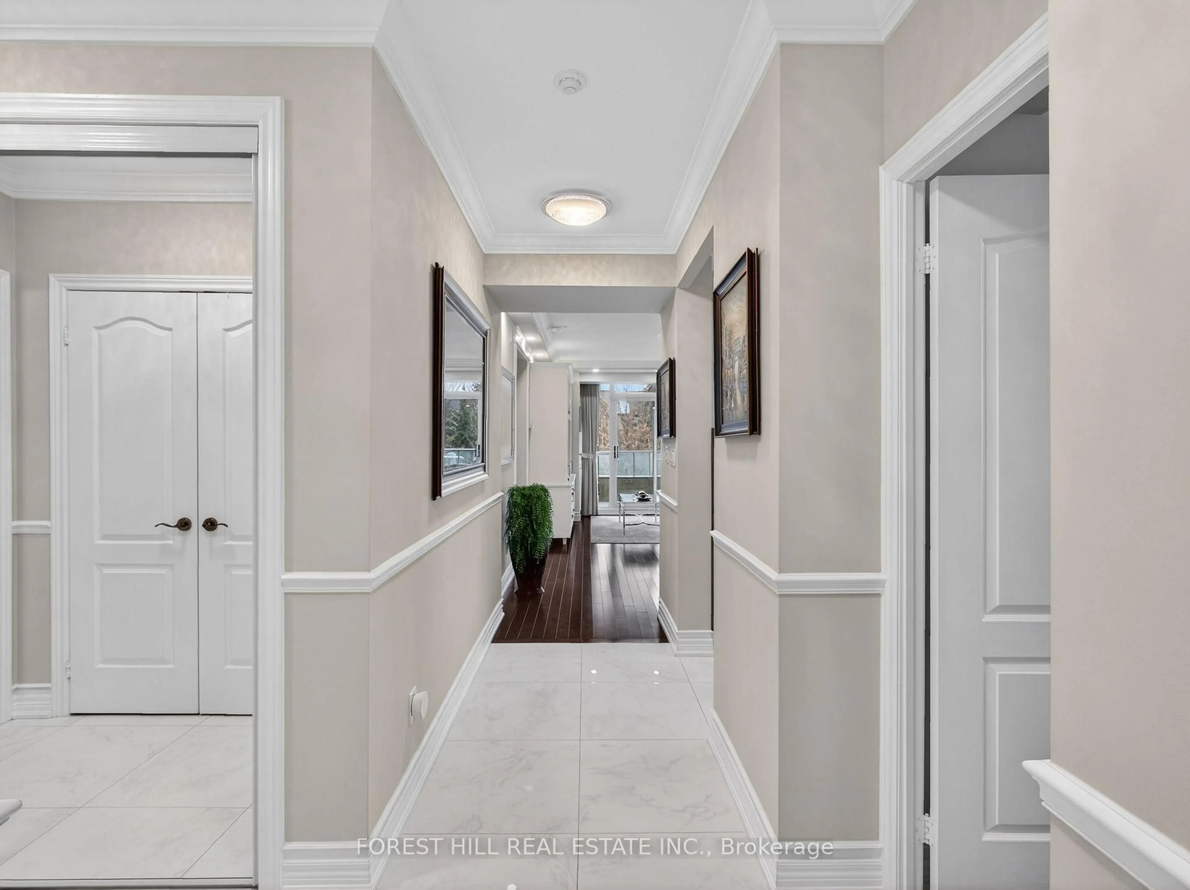 Indoor entryway for 100 Promenade Circ #206, Vaughan Ontario L4J 7W7