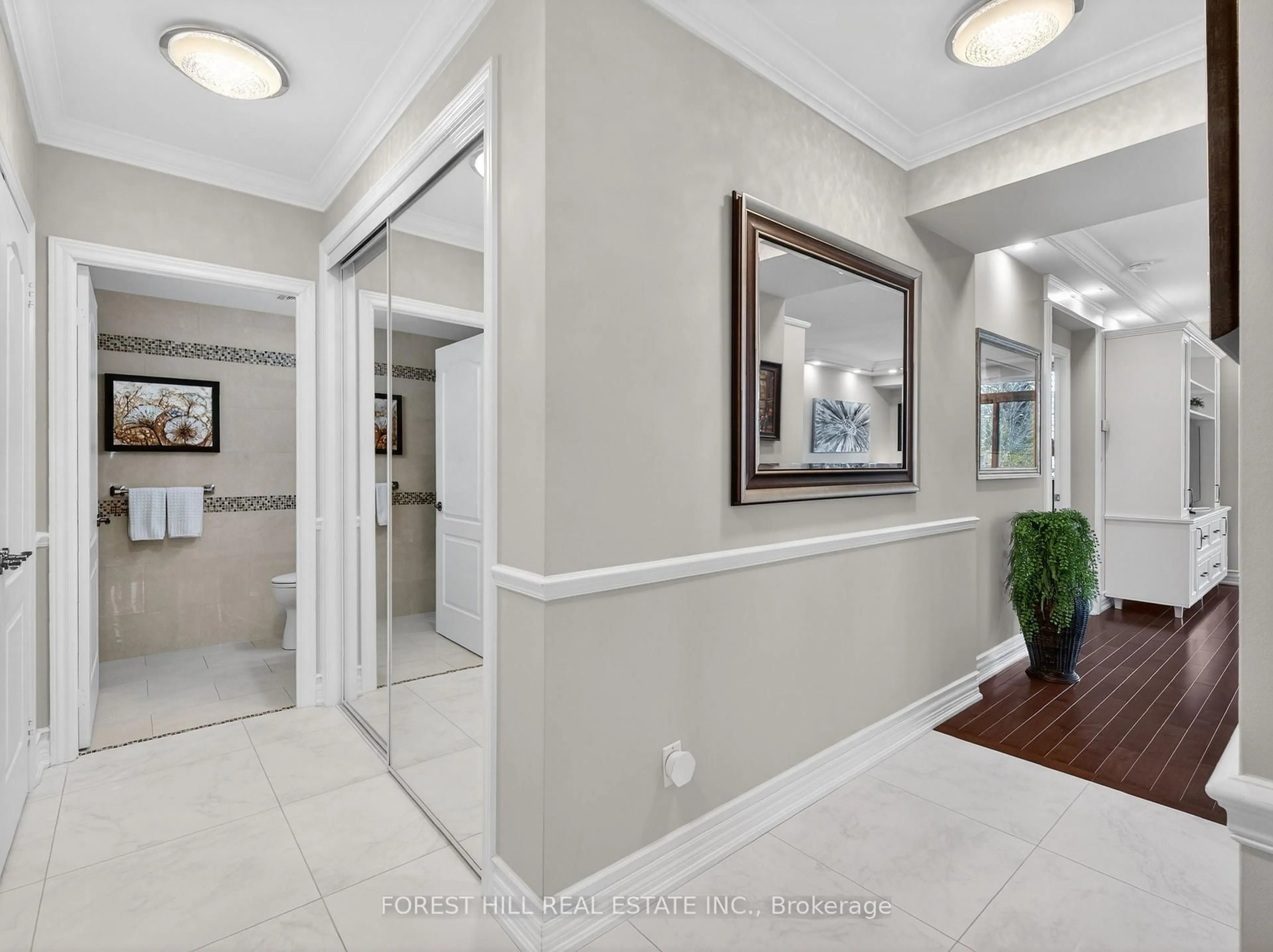 Indoor entryway for 100 Promenade Circ #206, Vaughan Ontario L4J 7W7