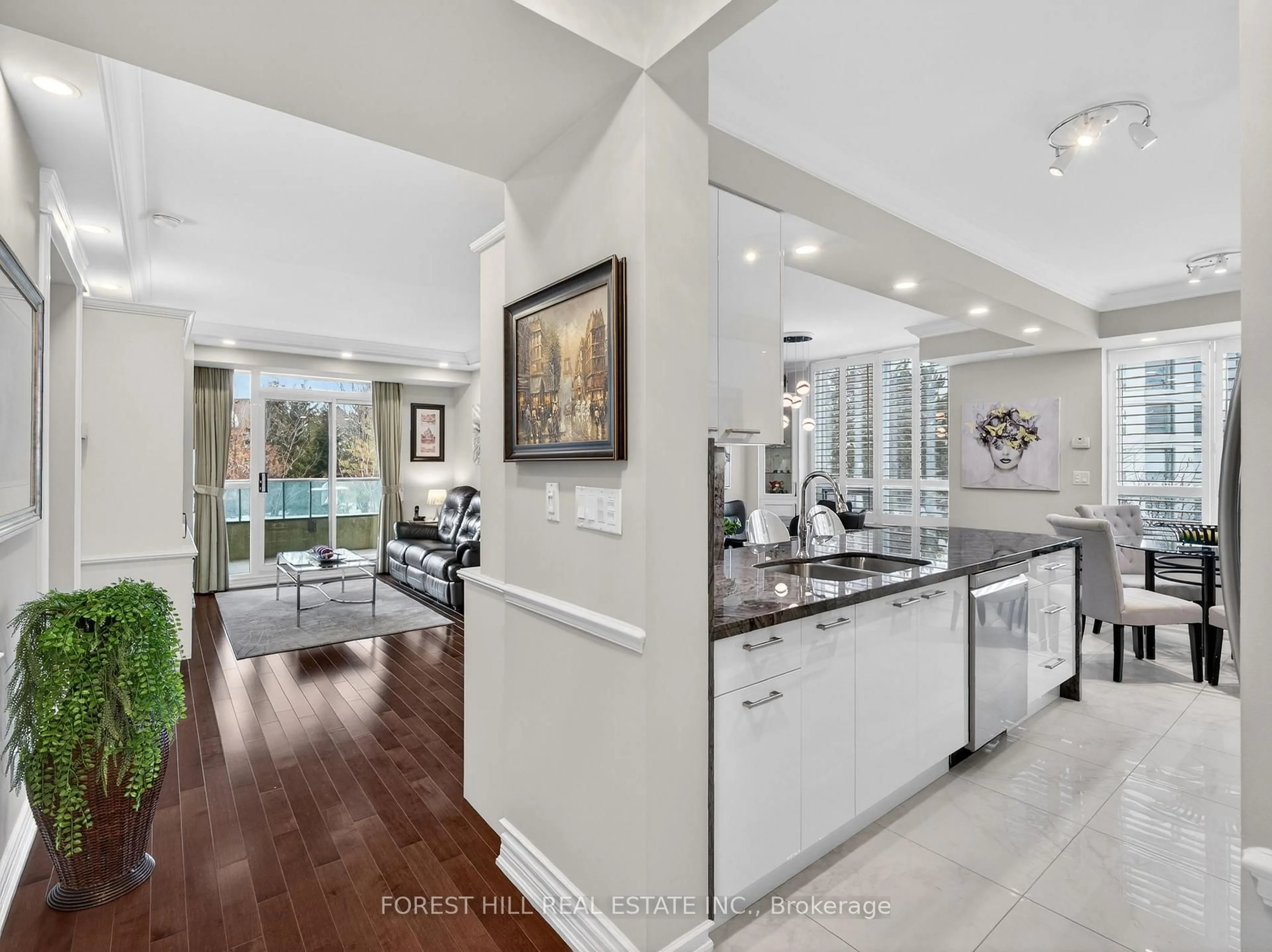 Open concept kitchen, ceramic/tile floor for 100 Promenade Circ #206, Vaughan Ontario L4J 7W7