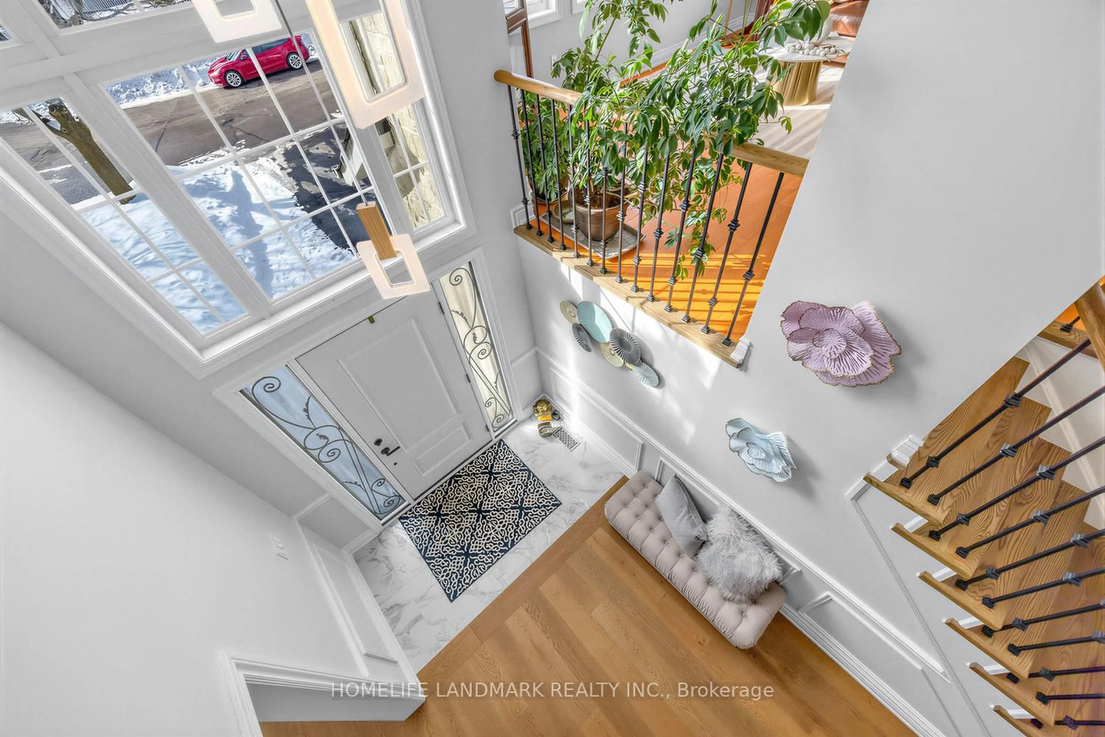 Indoor entryway for 1098 Secretariate Rd, Newmarket Ontario L3X 1M3