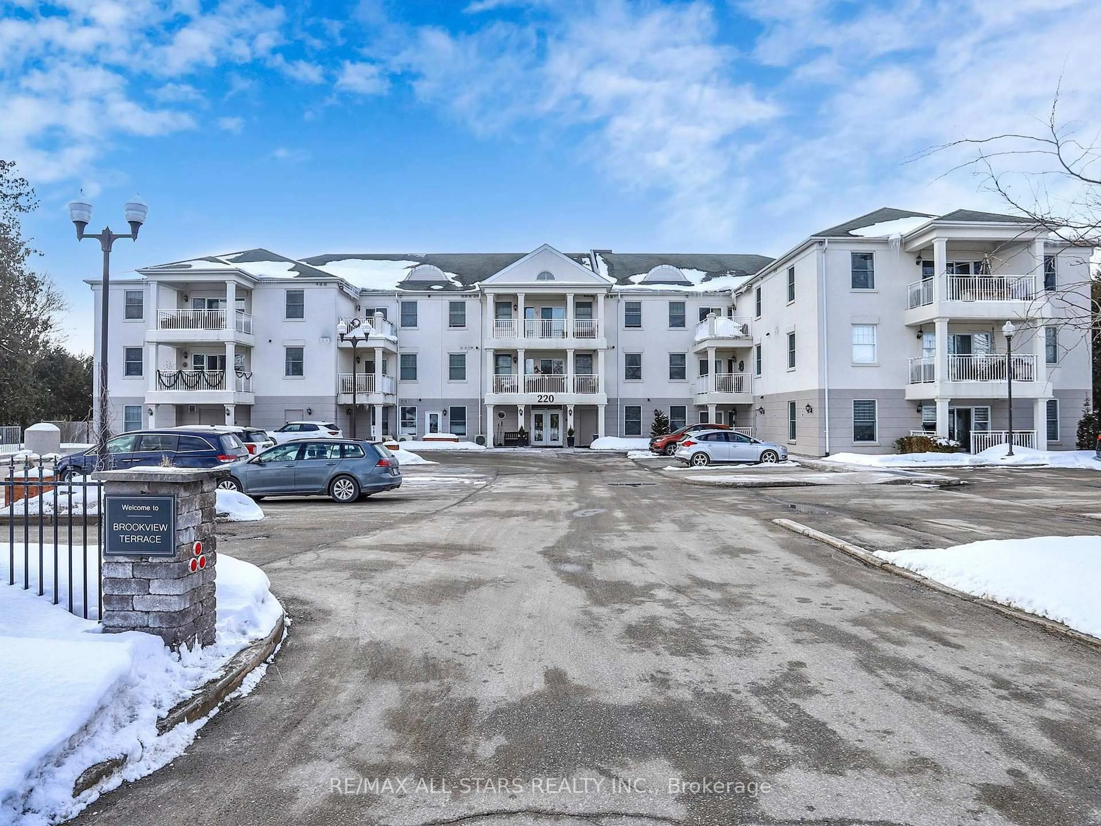A pic from outside/outdoor area/front of a property/back of a property/a pic from drone, mountain view for 220 Main St #308, Uxbridge Ontario L9P 0B6
