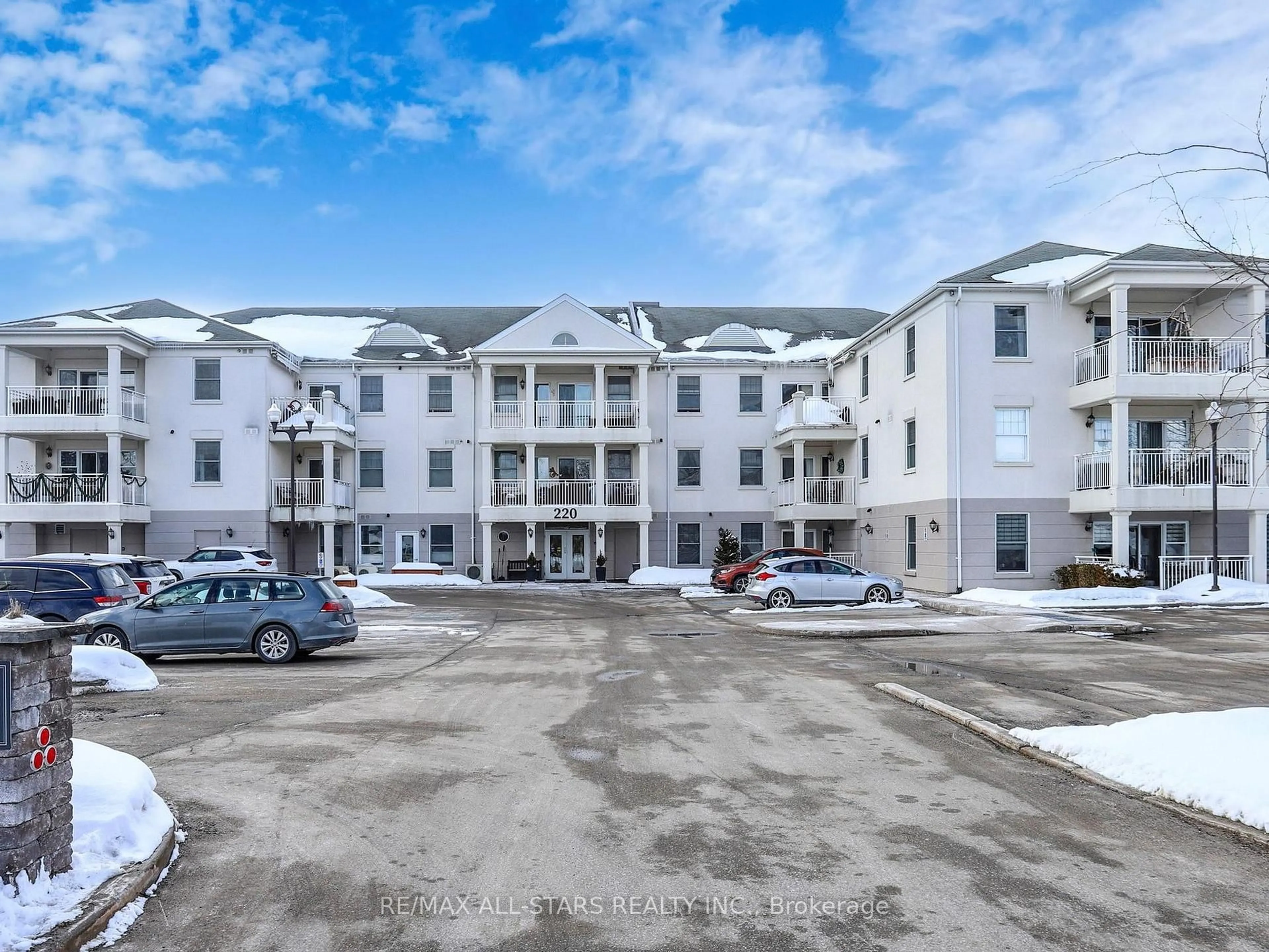A pic from outside/outdoor area/front of a property/back of a property/a pic from drone, mountain view for 220 Main St #308, Uxbridge Ontario L9P 0B6