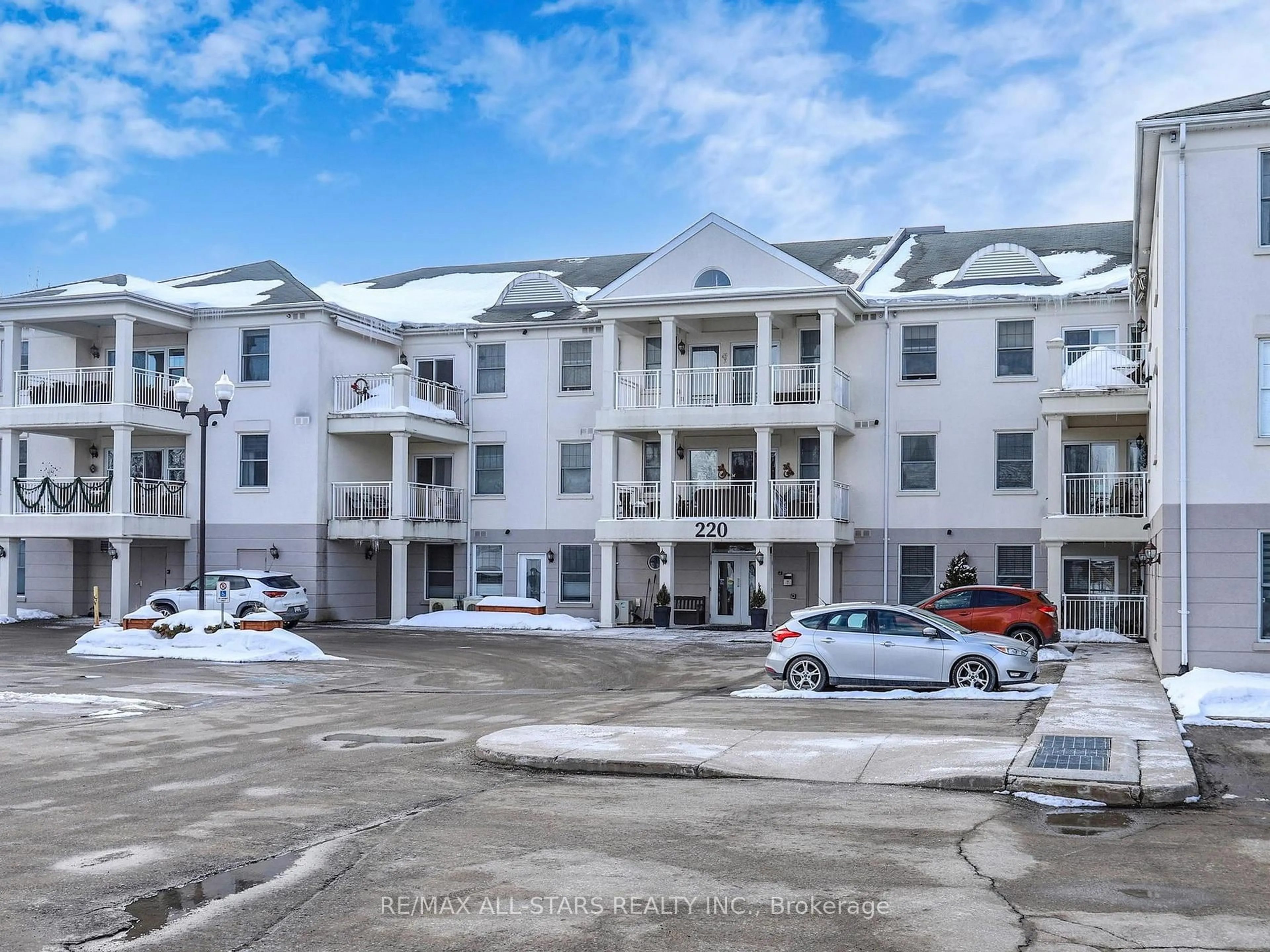 A pic from outside/outdoor area/front of a property/back of a property/a pic from drone, mountain view for 220 Main St #308, Uxbridge Ontario L9P 0B6