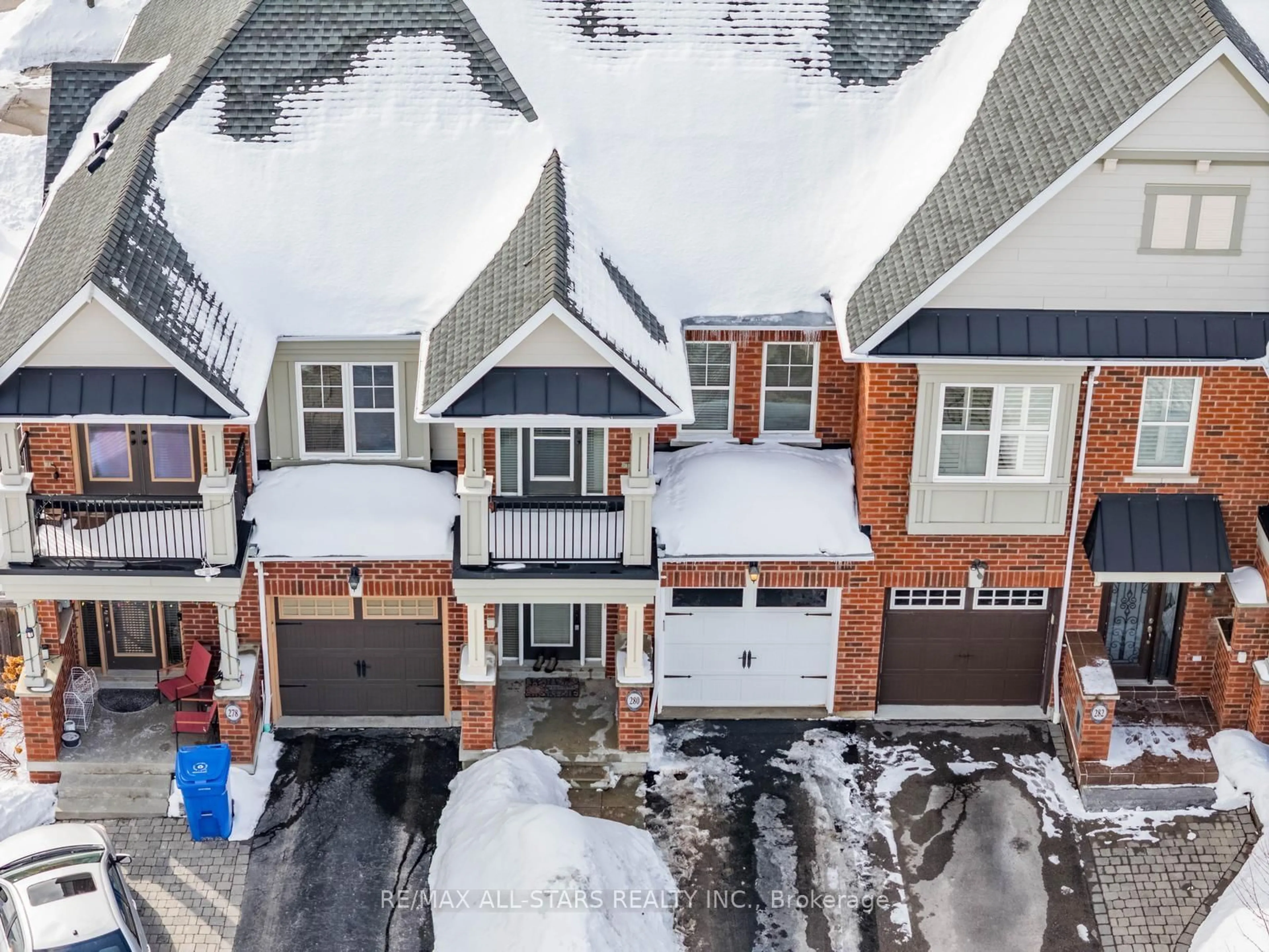 A pic from outside/outdoor area/front of a property/back of a property/a pic from drone, street for 280 Sandale Rd, Whitchurch-Stouffville Ontario L4A 0Y4