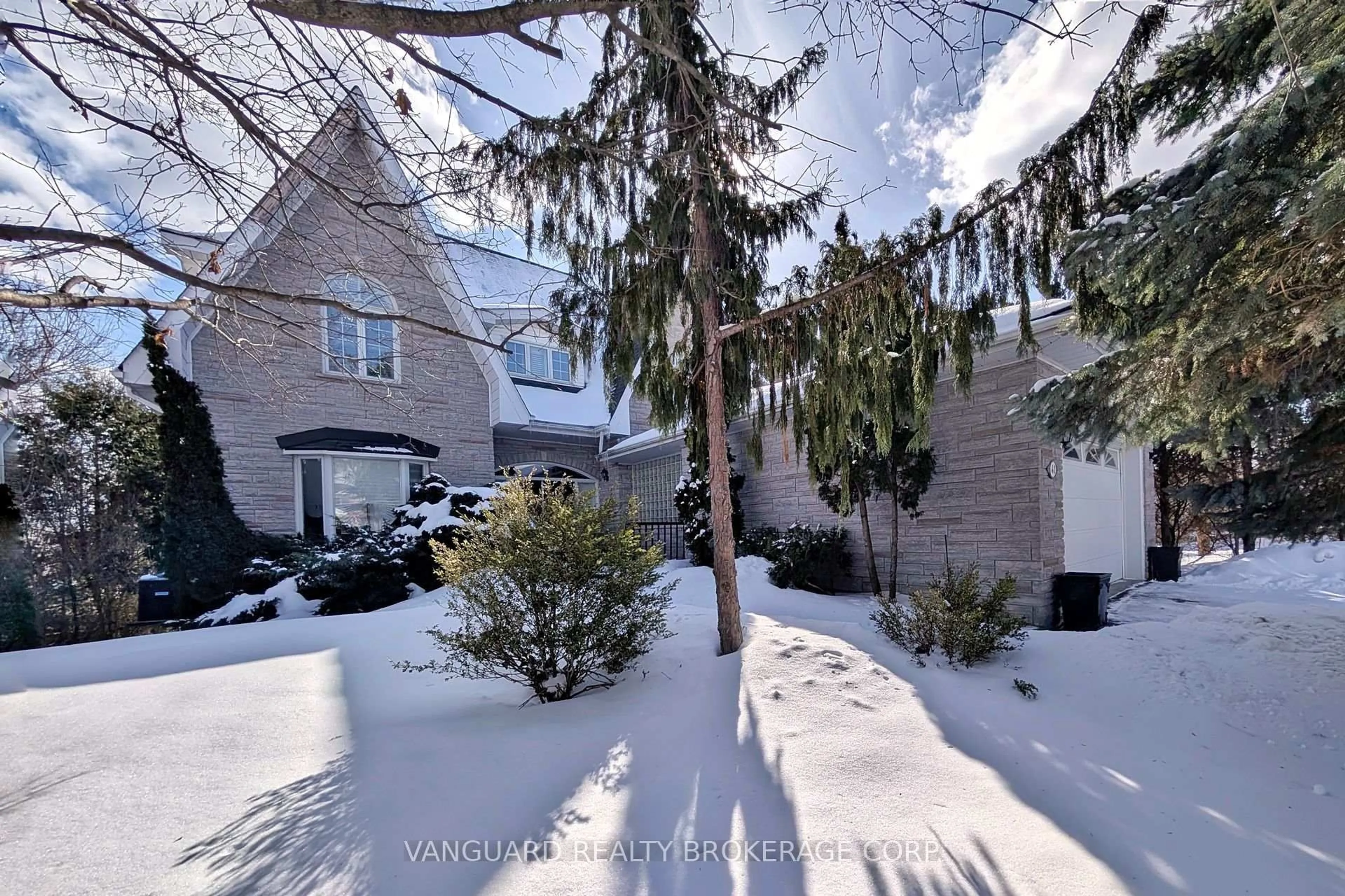 A pic from outside/outdoor area/front of a property/back of a property/a pic from drone, street for 41 Cooperage Cres, Richmond Hill Ontario L4C 9M2