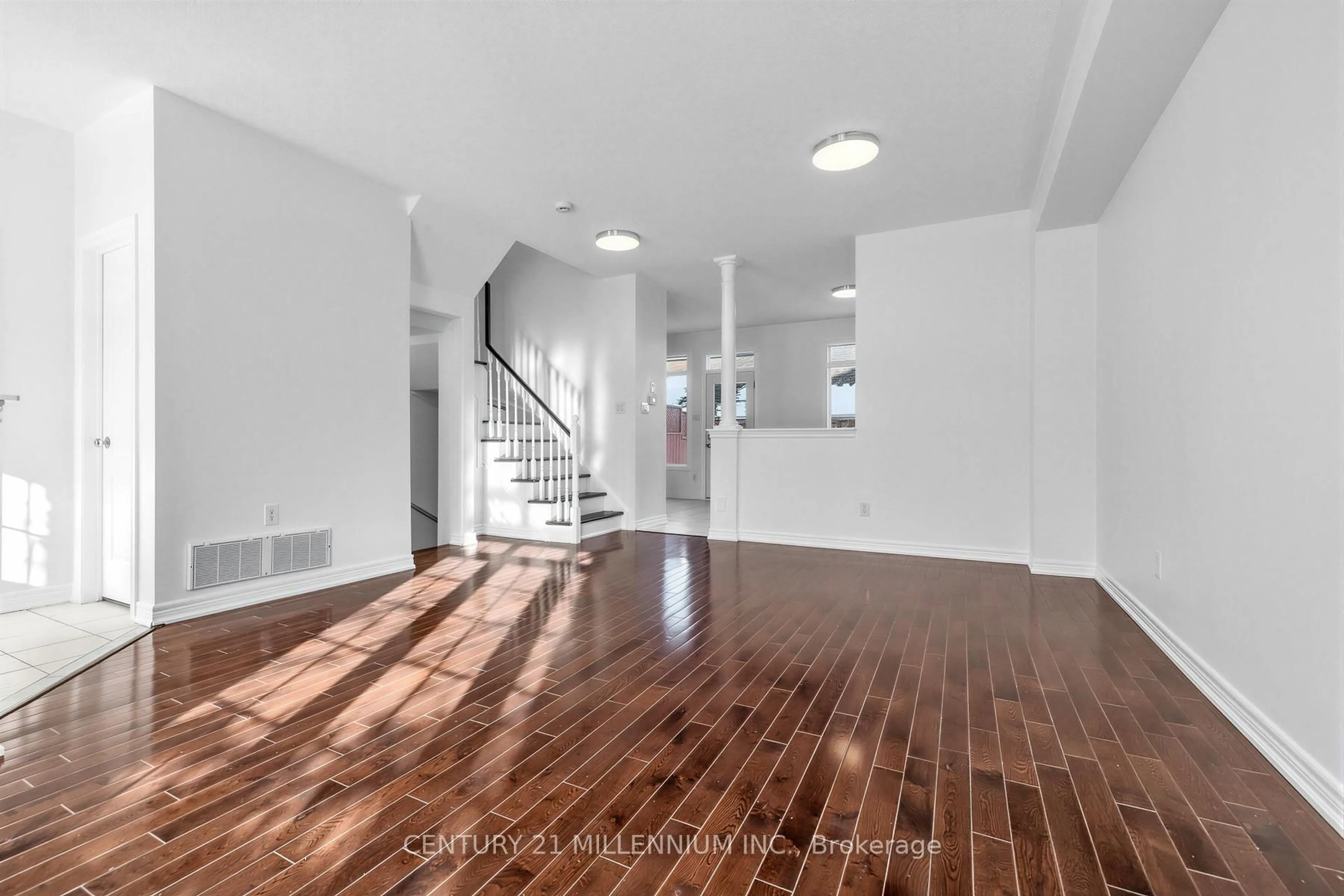 Indoor foyer for 10569 Bayview Ave, Richmond Hill Ontario L4C 0M8