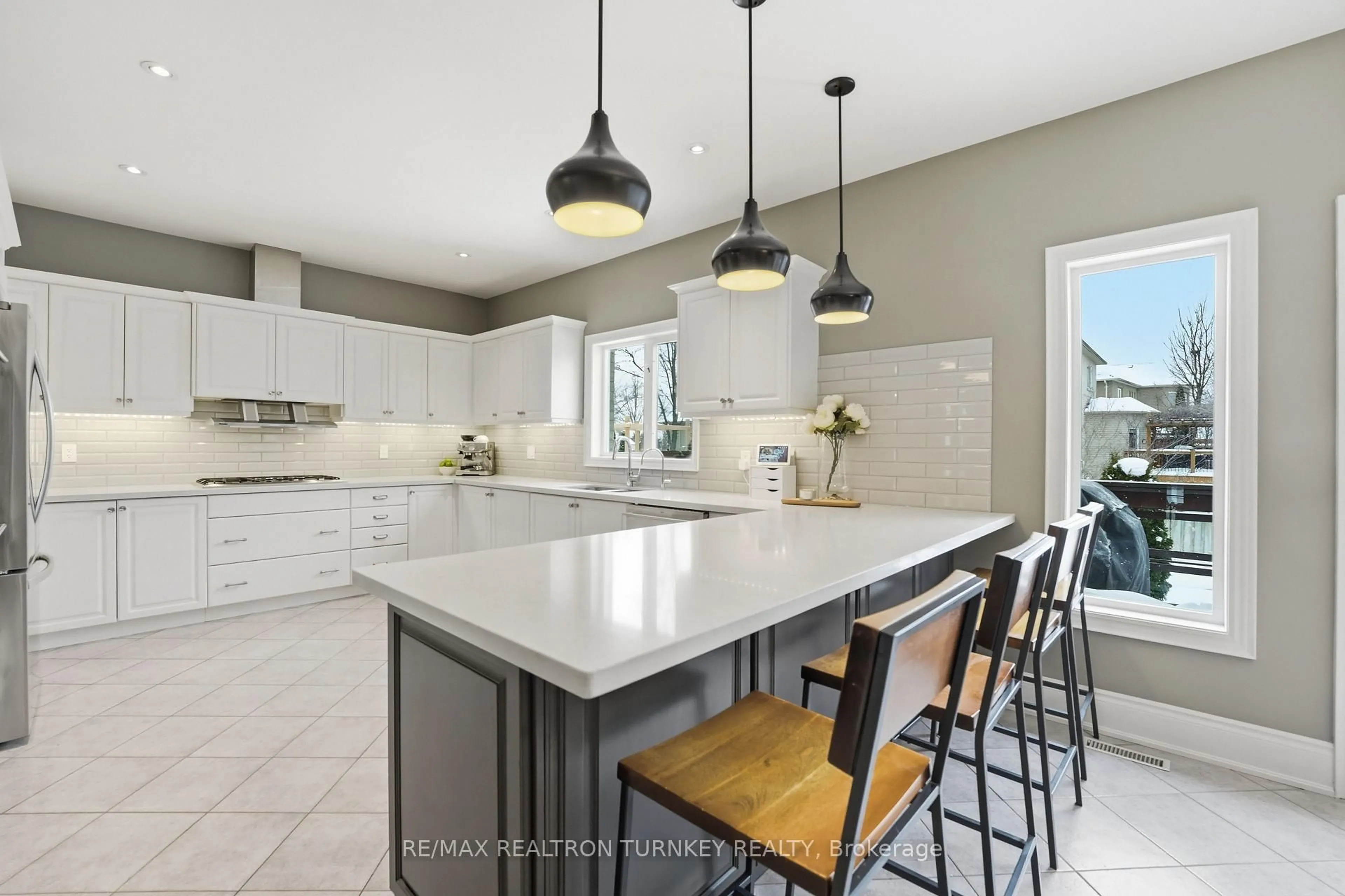 Contemporary kitchen, ceramic/tile floor for 668 Foxcroft Blvd, Newmarket Ontario L3X 1N3