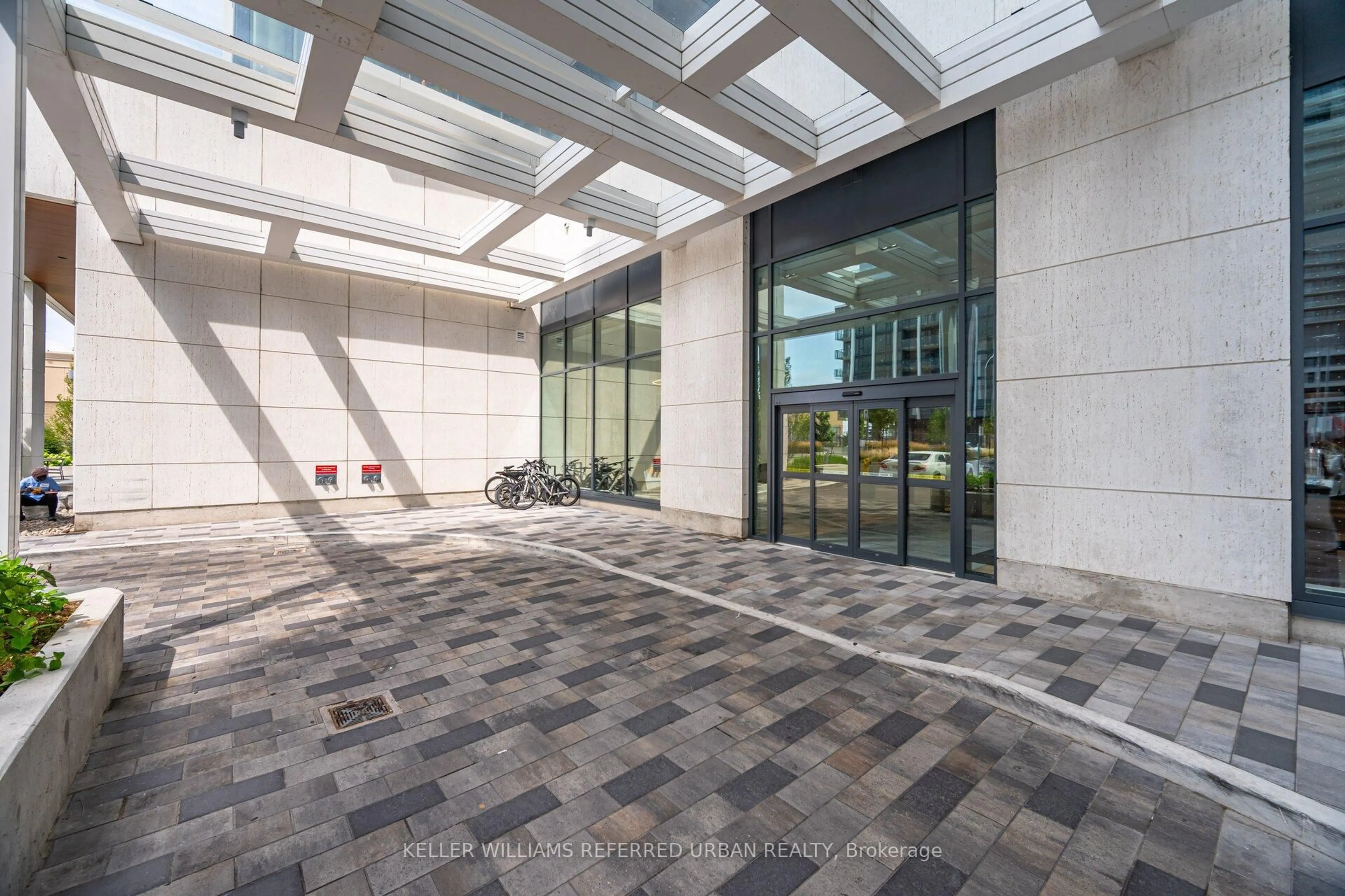 Indoor foyer for 9000 Jane St #1115, Vaughan Ontario L4K 0M6