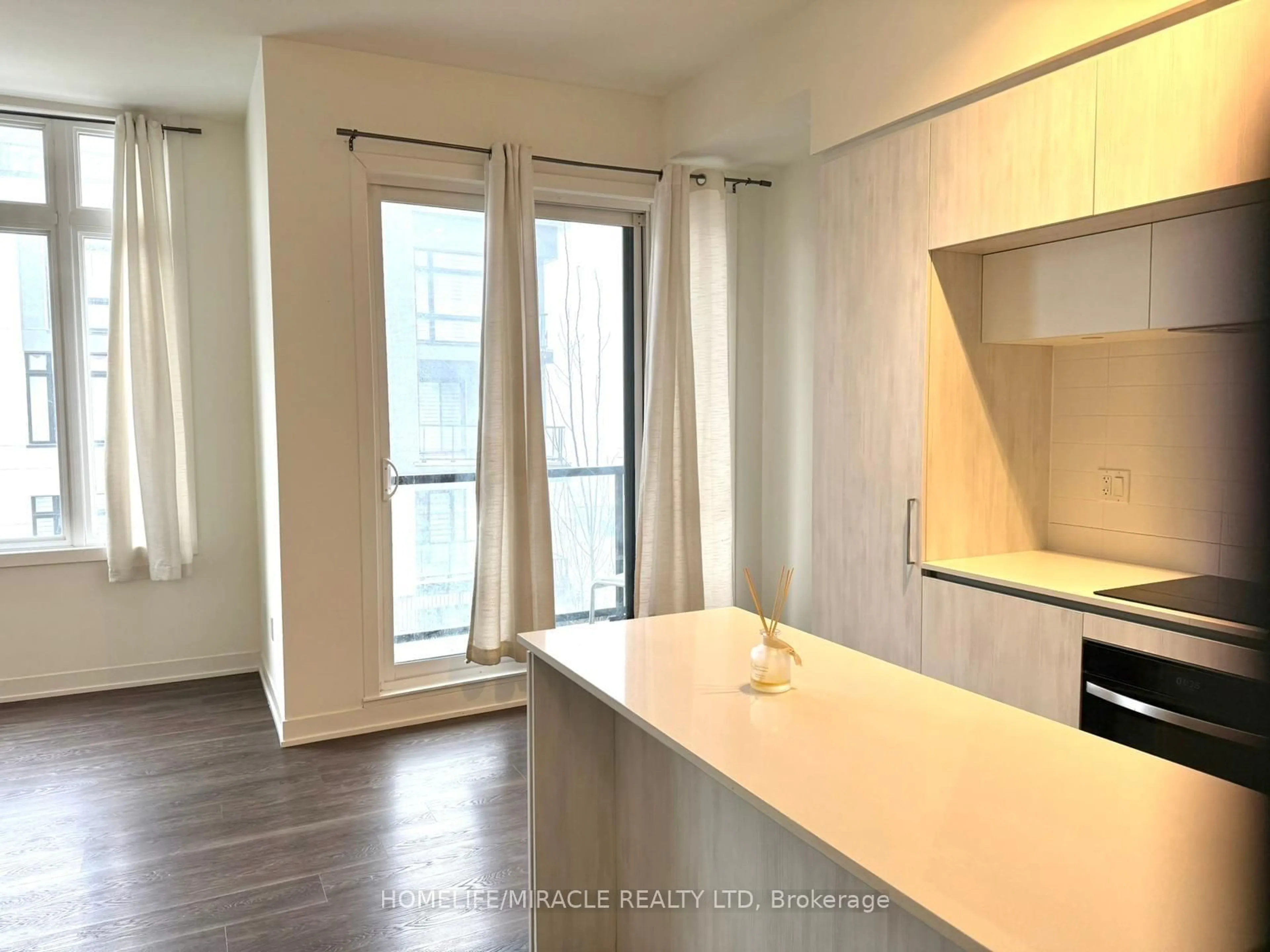 Unknown for 2 Steckley House Lane #924, Richmond Hill Ontario L4S 0N4