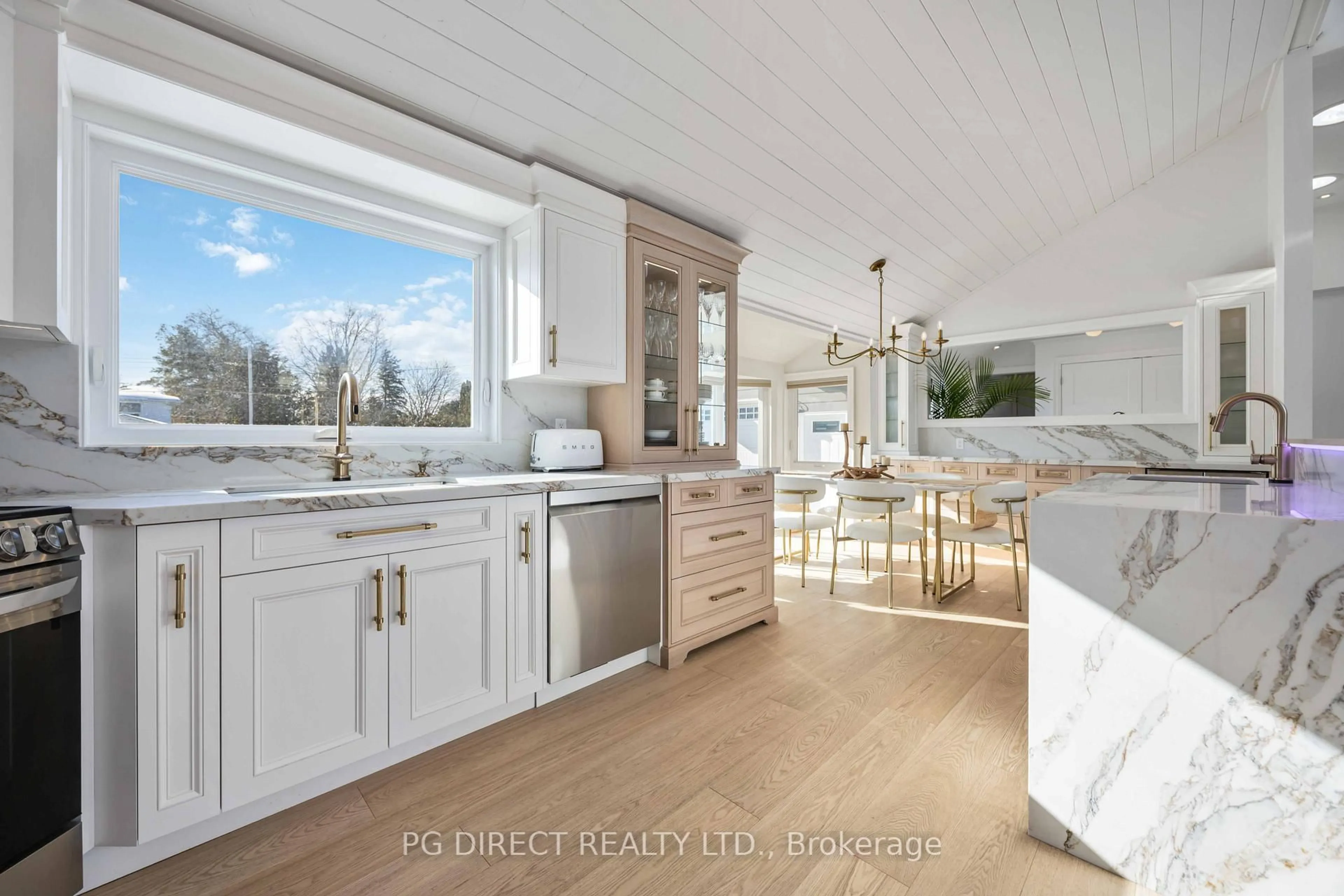 Open concept kitchen, unknown for 18 Villa Dr, Georgina Ontario L0E 1N0