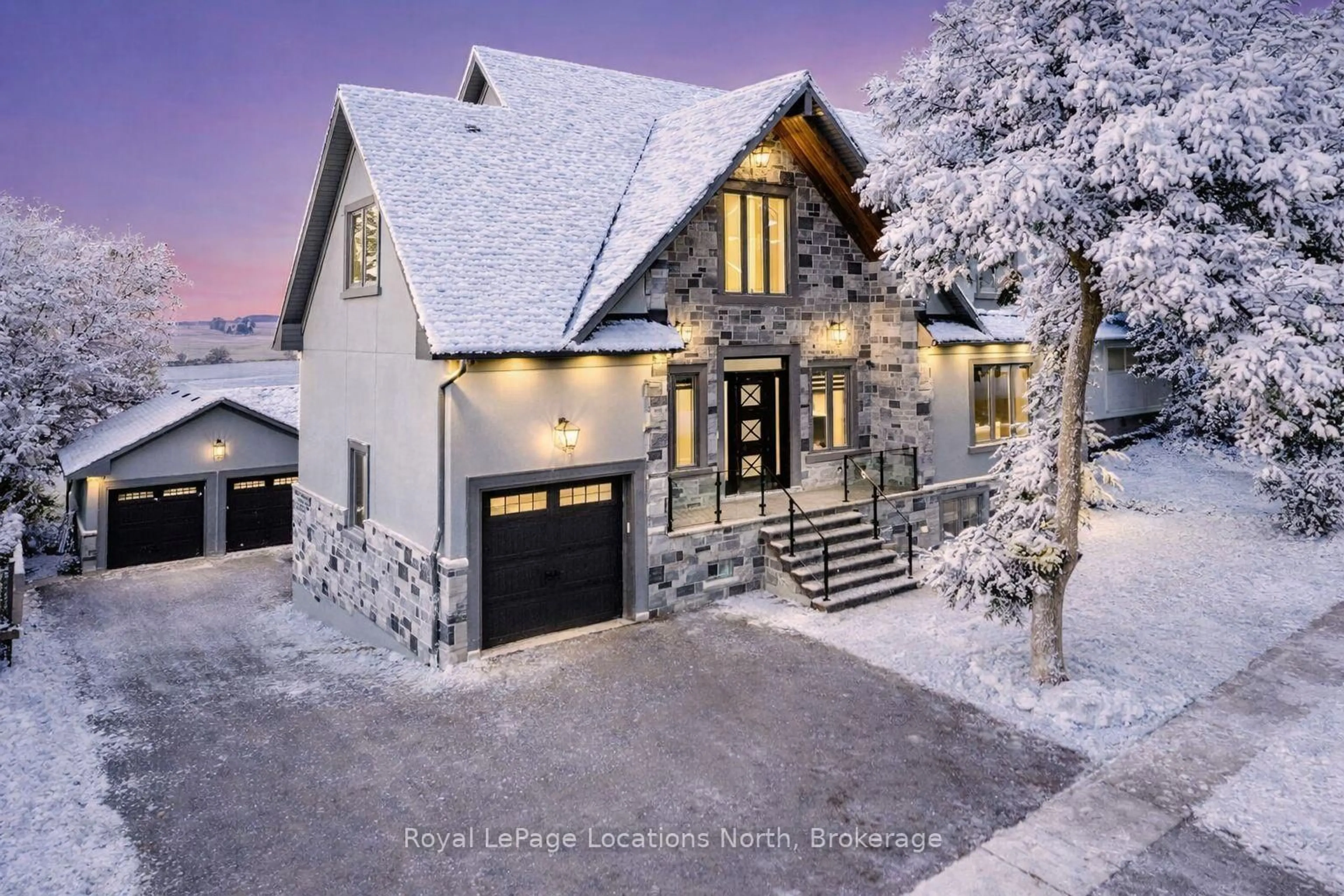 Home with brick exterior material, street for 22 EAST JOHN St, Innisfil Ontario L0L 1L0