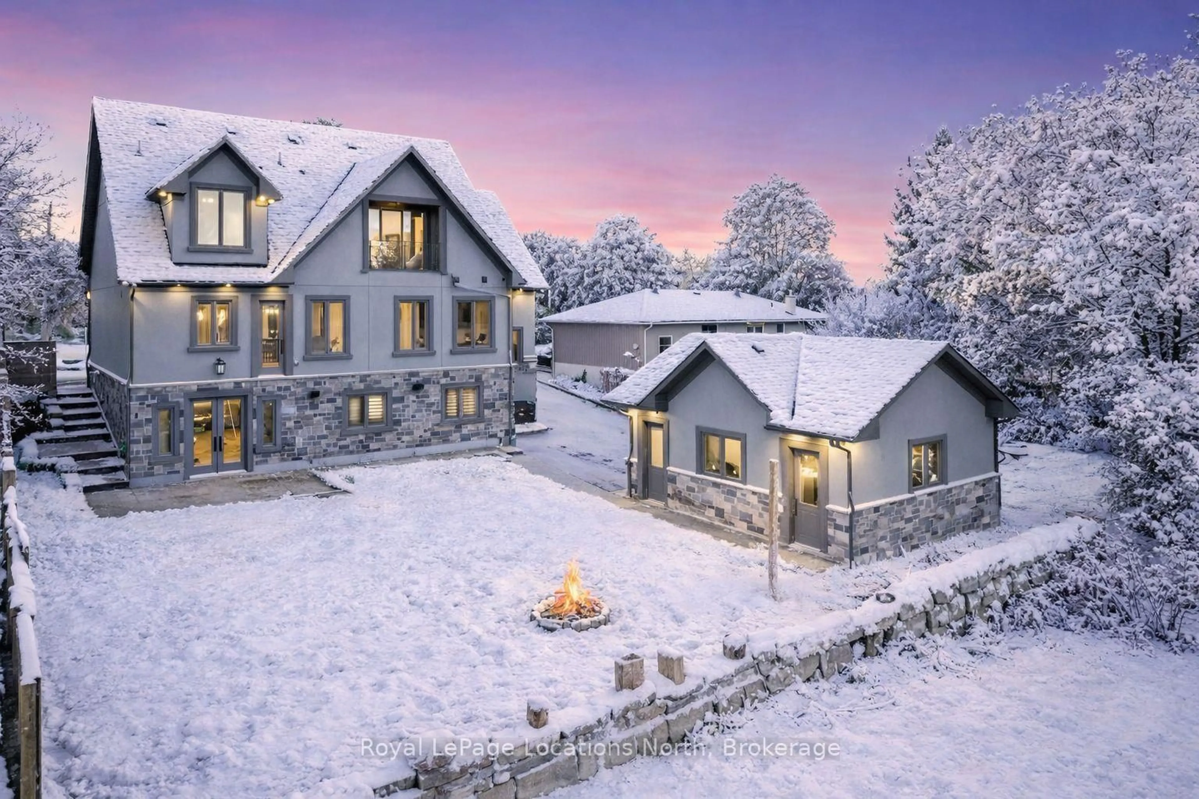 A pic from outside/outdoor area/front of a property/back of a property/a pic from drone, mountain view for 22 EAST JOHN St, Innisfil Ontario L0L 1L0