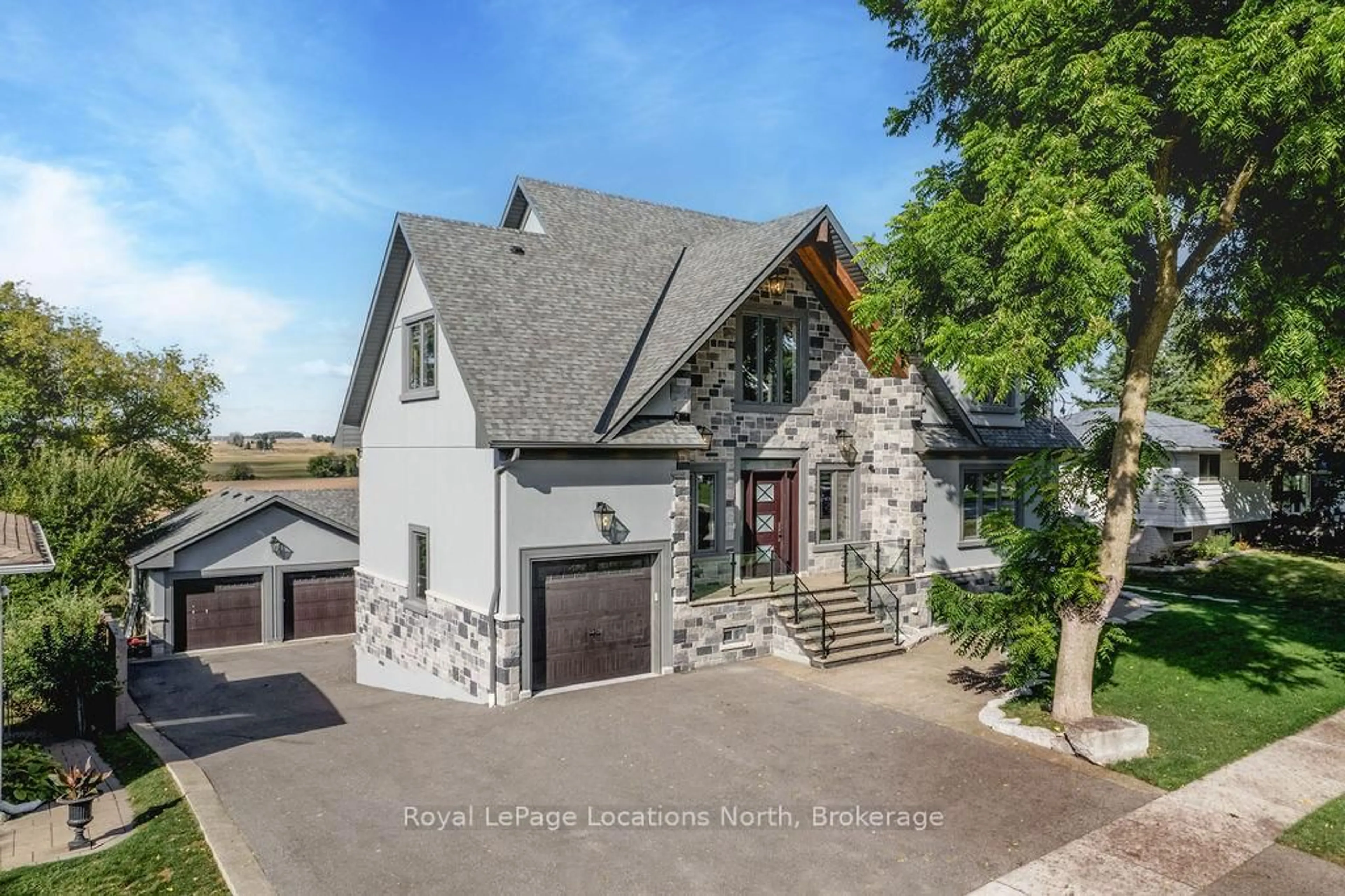 Home with brick exterior material, street for 22 EAST JOHN St, Innisfil Ontario L0L 1L0